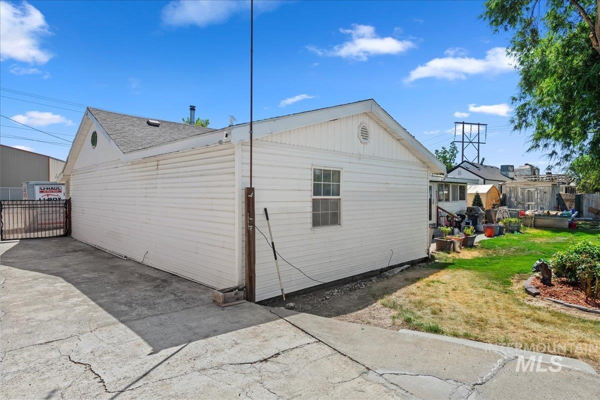 1150 S Park Street Property Photo 16