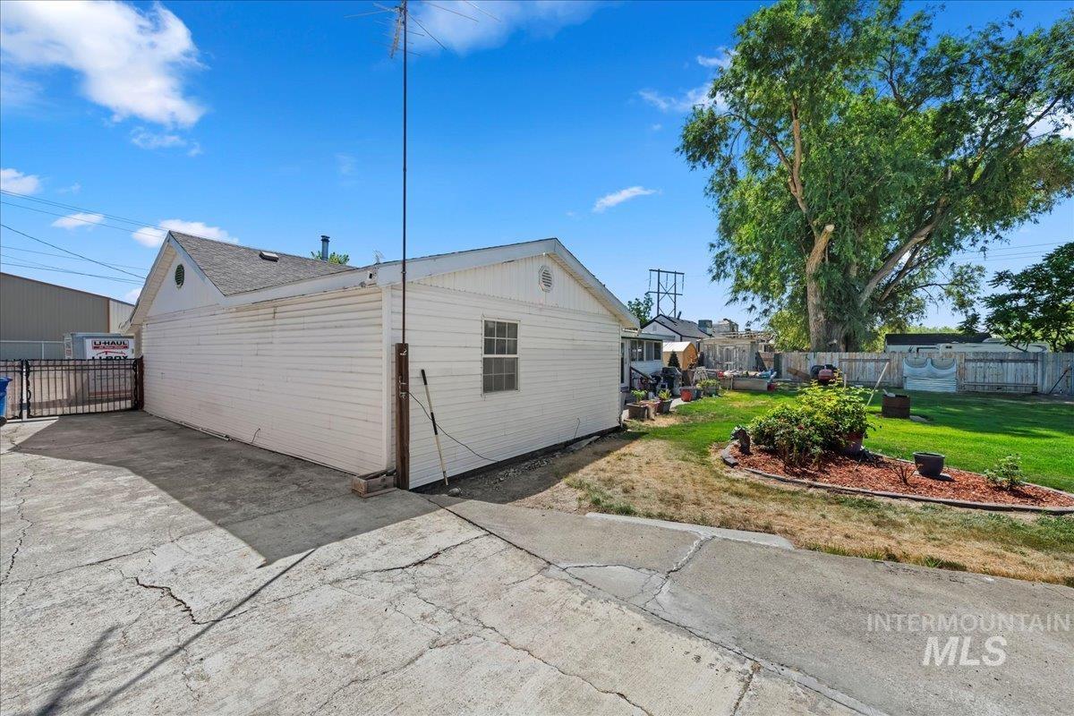 1150 S Park Street Property Photo 17