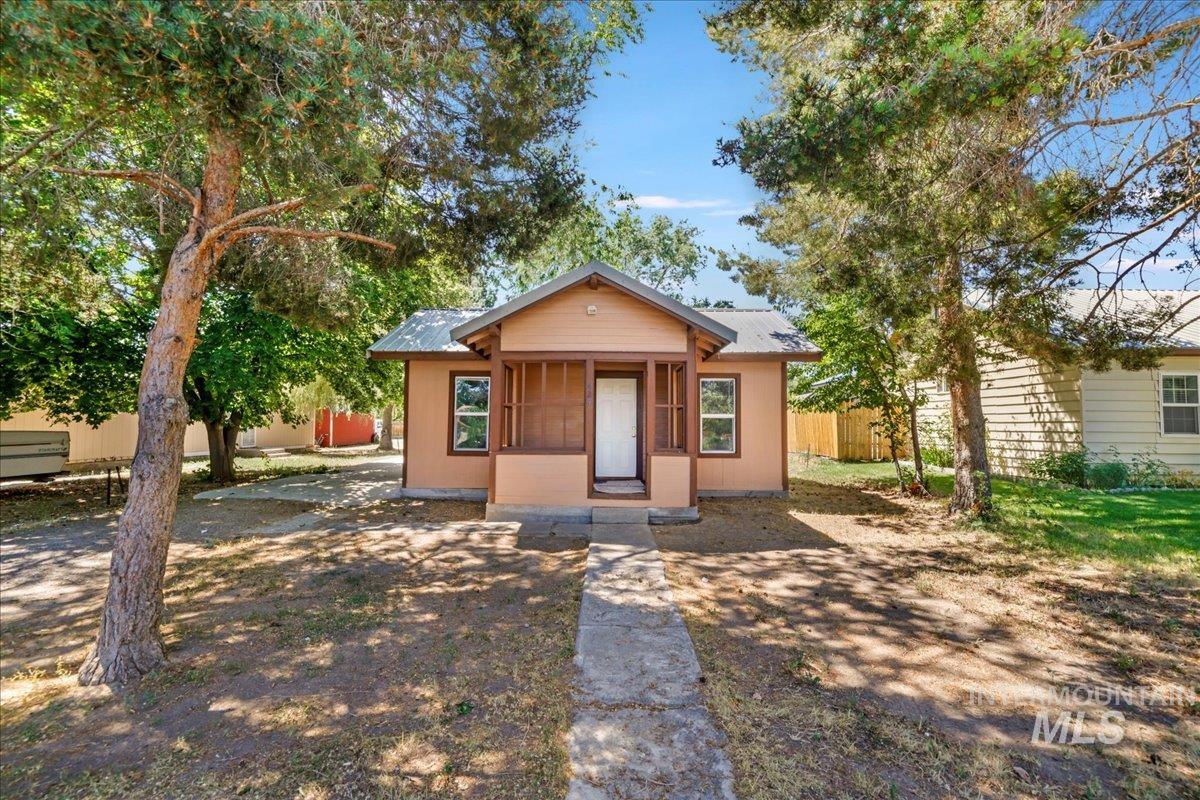 424 3rd St Property Photo 1