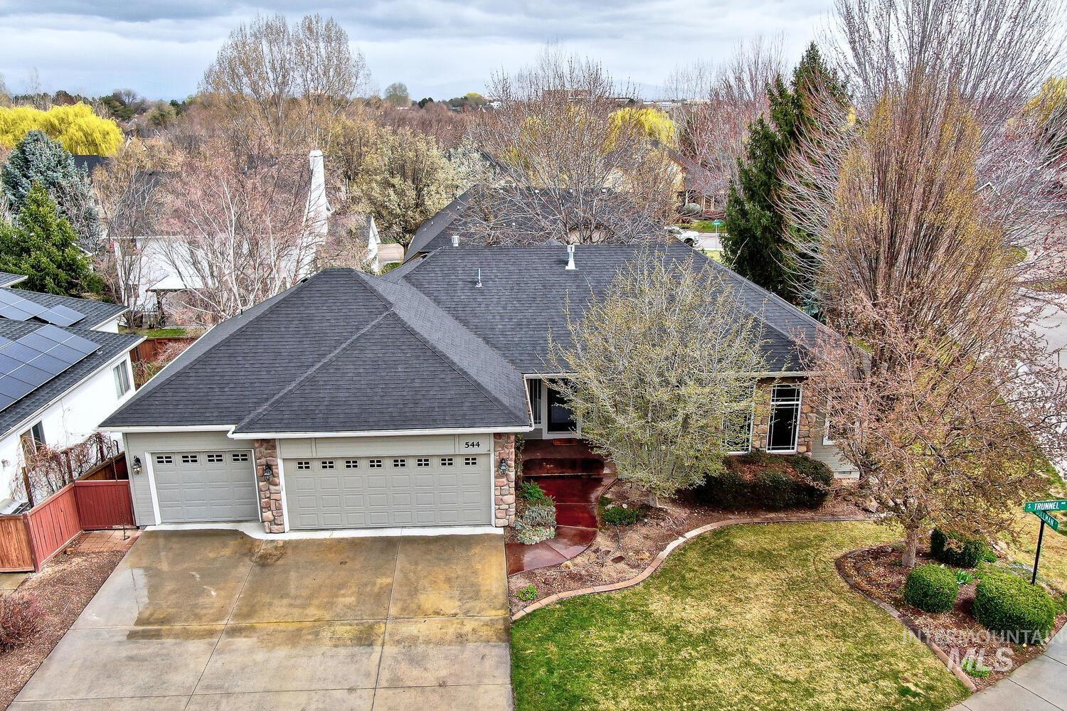 544 S Trunnel Property Photo 1