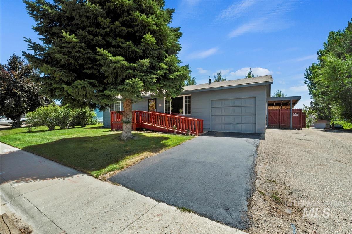 2601 E Denver Property Photo 1