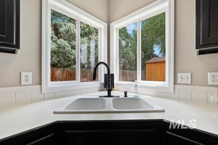 722 S Bonneville Dr Property Photo 13