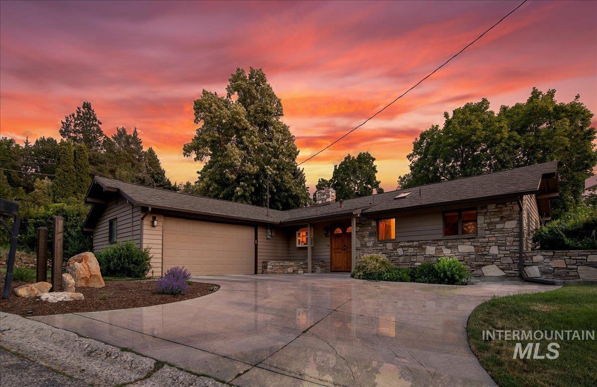 1905 N Montclair Dr.