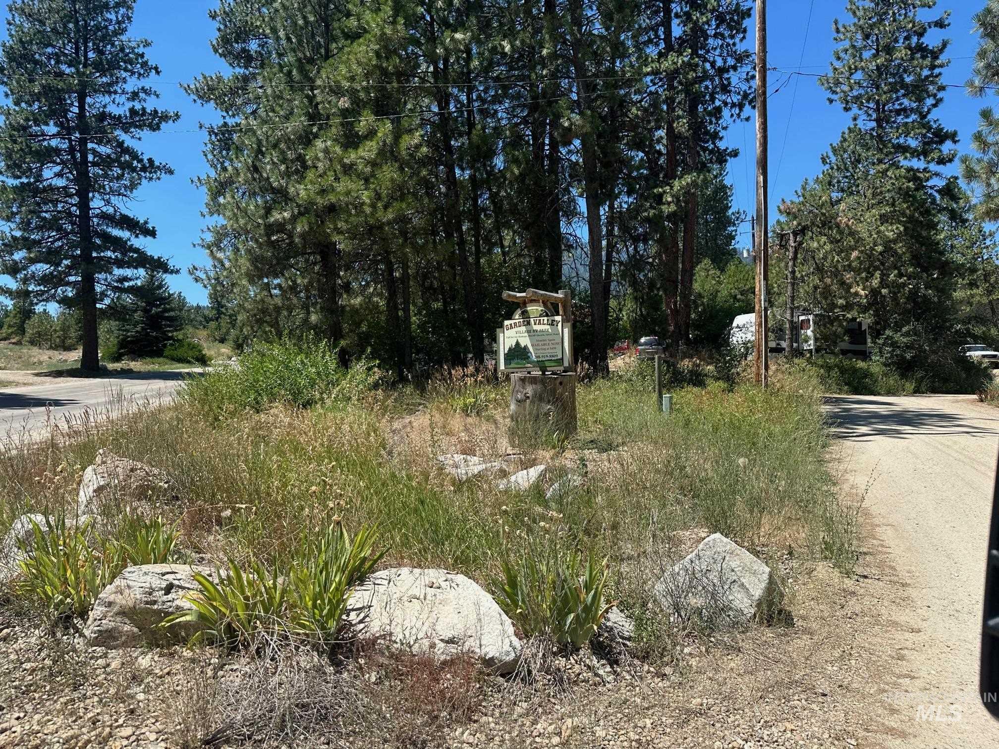 422 S Middlefork Rd. Property Photo 4