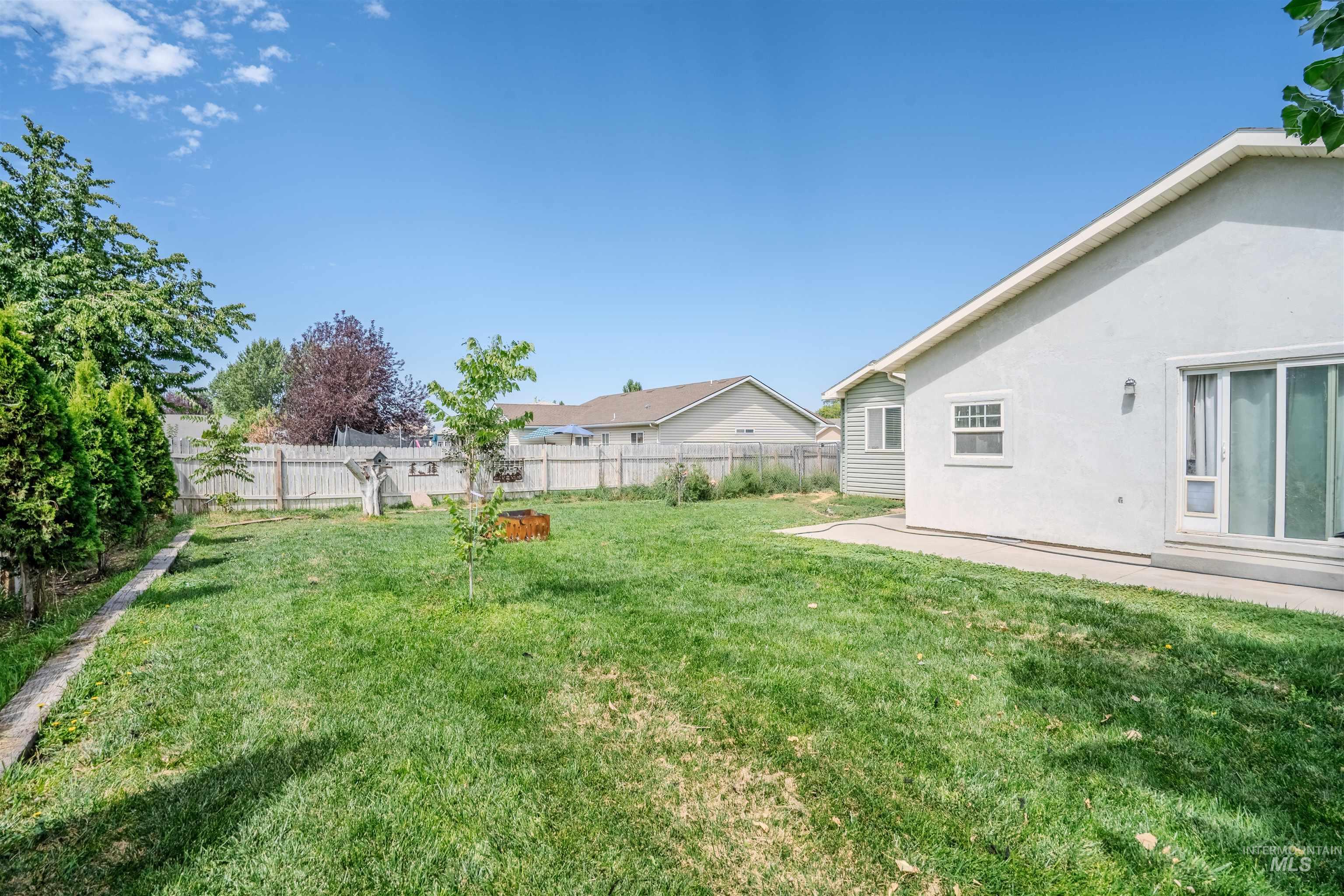 225 Cottonwood Property Photo 3