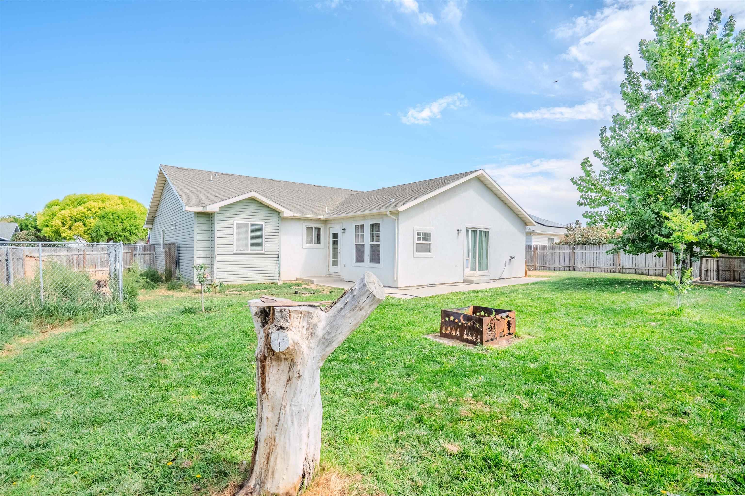 225 Cottonwood Property Photo 4