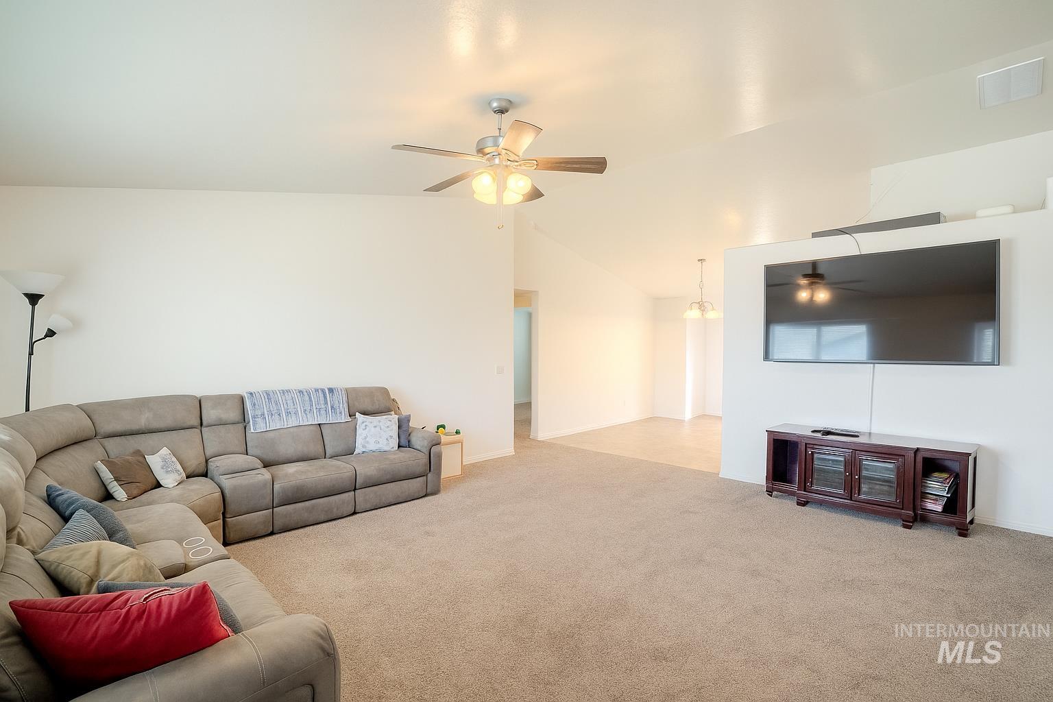225 Cottonwood Property Photo 7