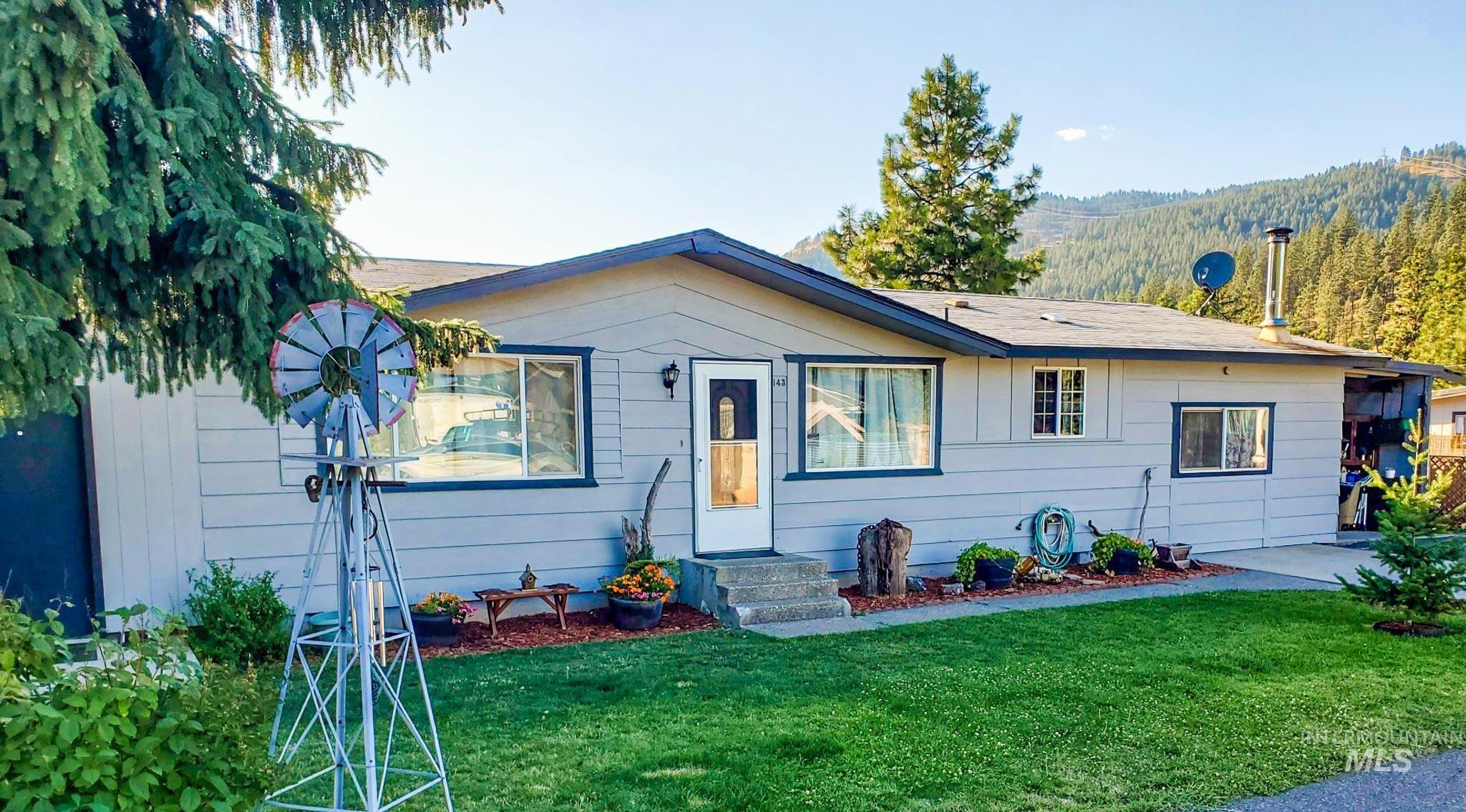 143 125th St Property Photo 2