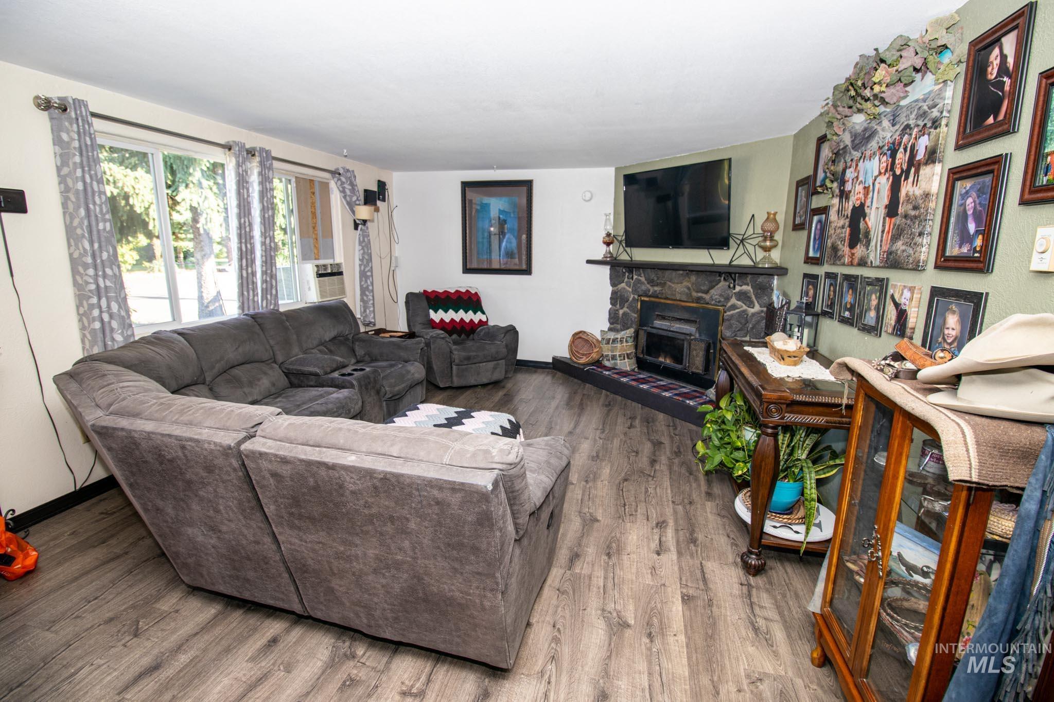 143 125th St Property Photo 5