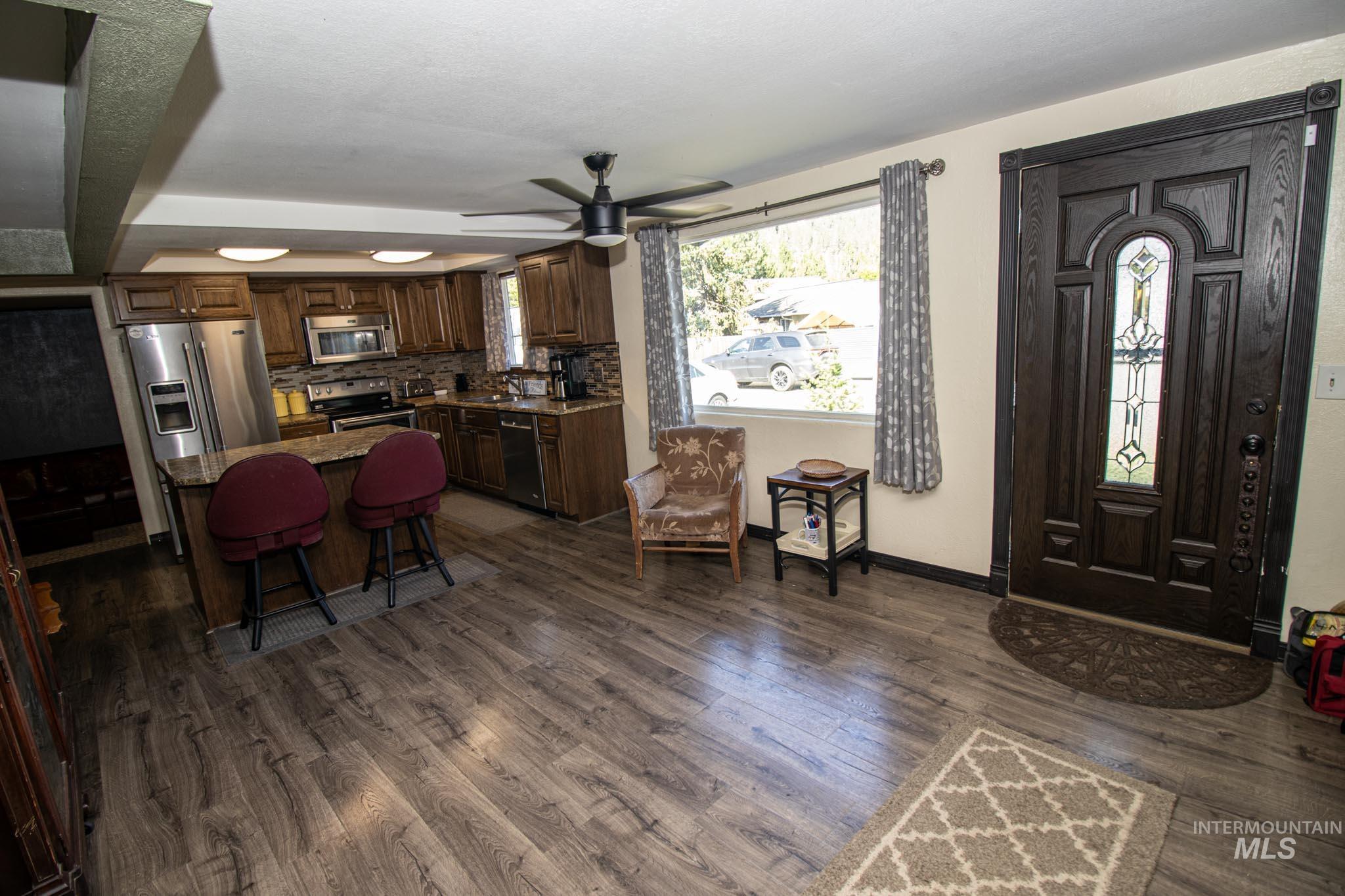 143 125th St Property Photo 8