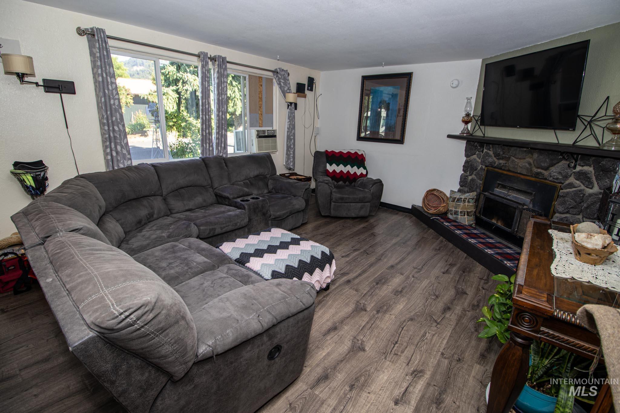 143 125th St Property Photo 9