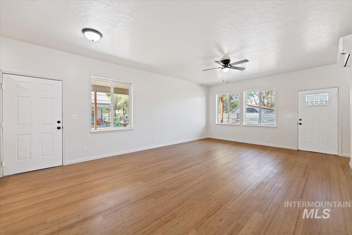 206 N Main Street Property Photo 5