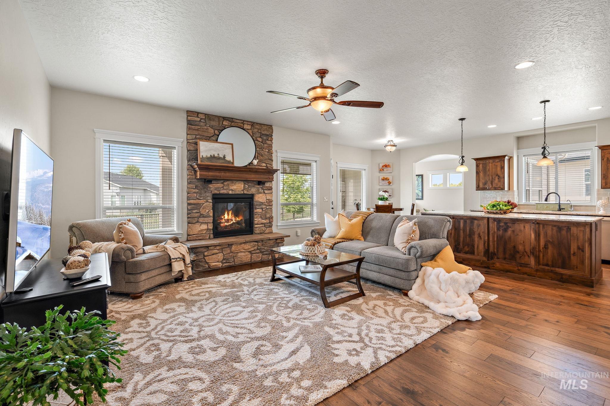 1175 N Champions Pl Property Photo 4