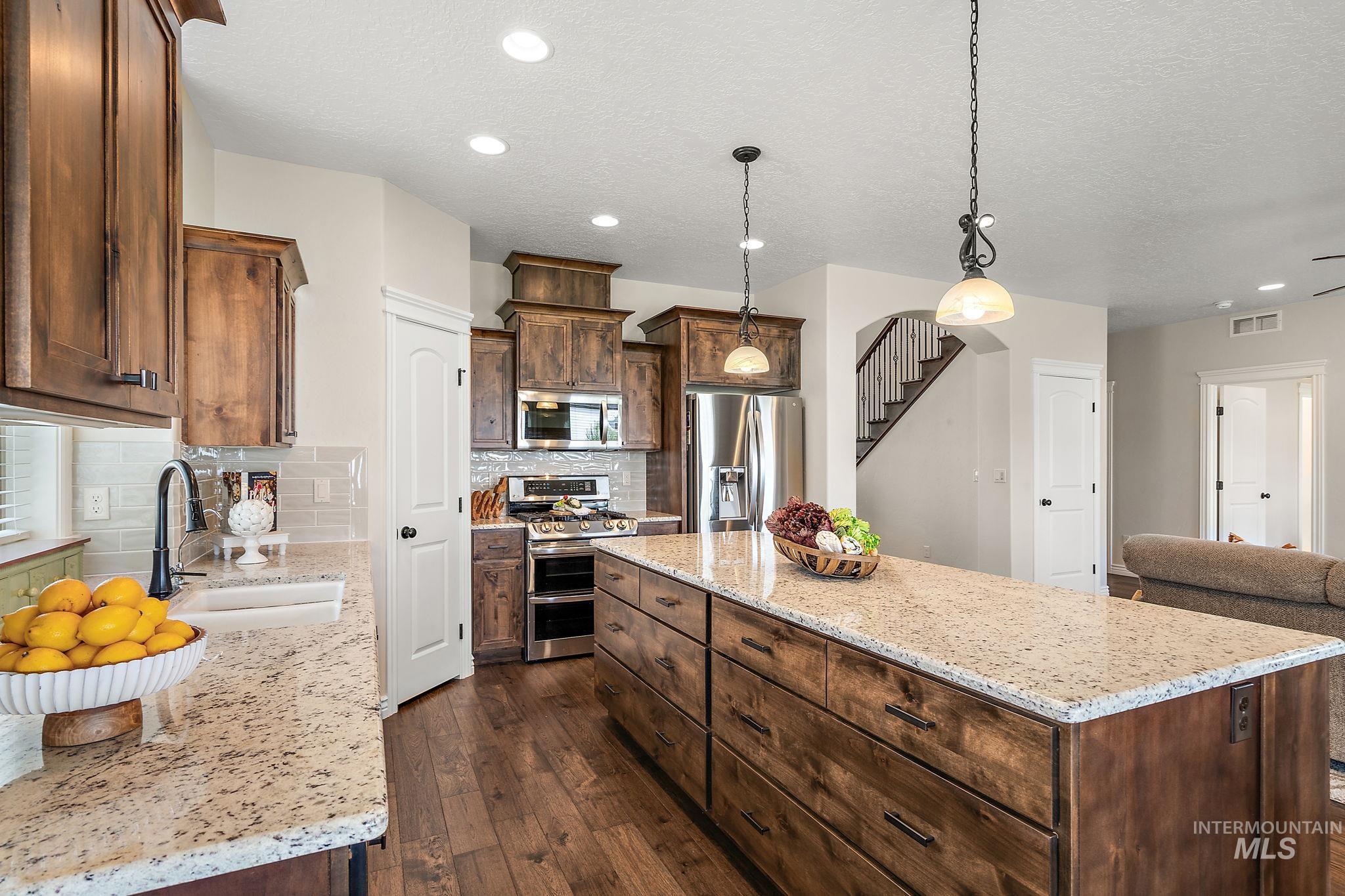 1175 N Champions Pl Property Photo 7