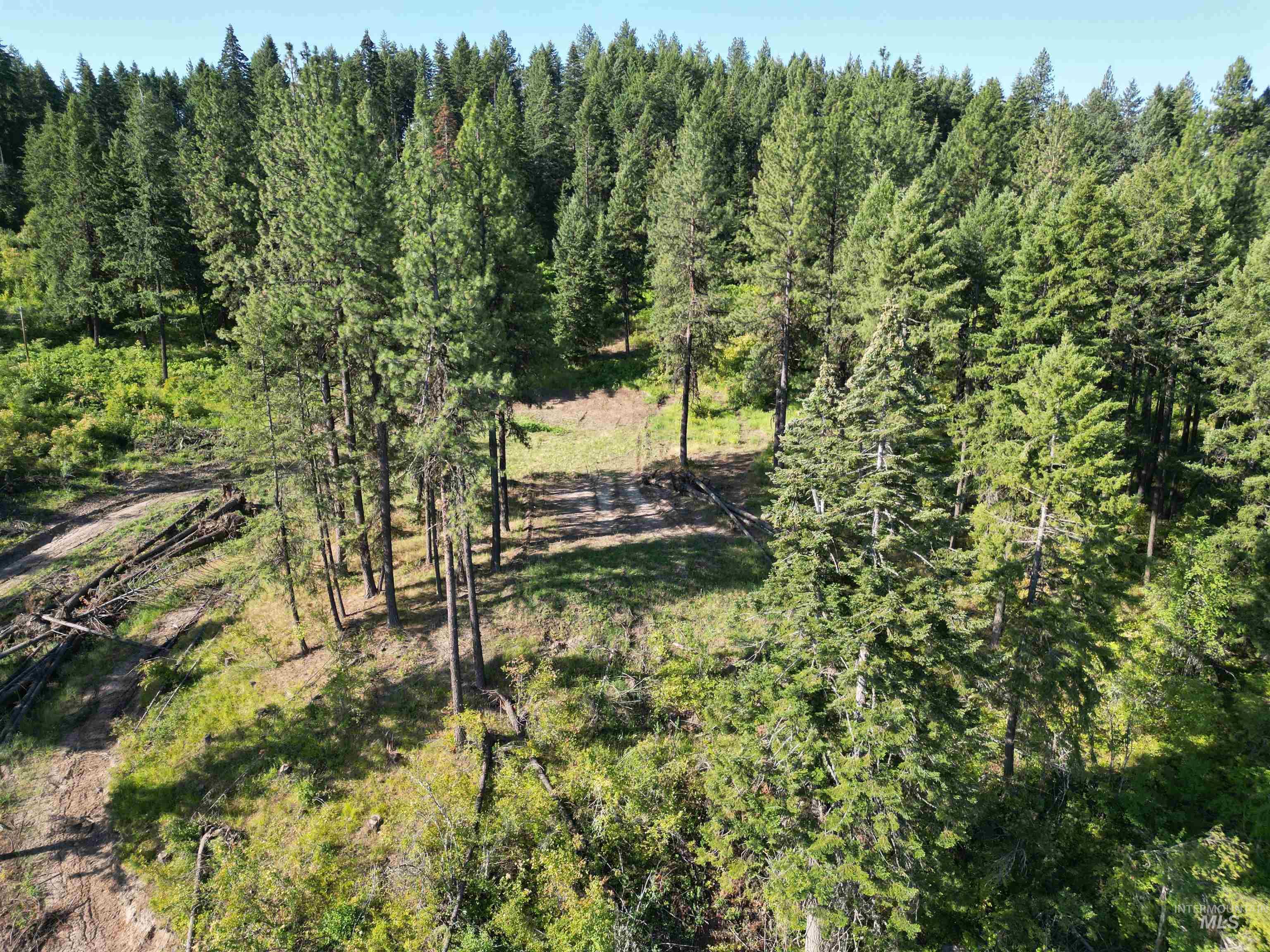 750 Mountain Top Drive Property Photo 2