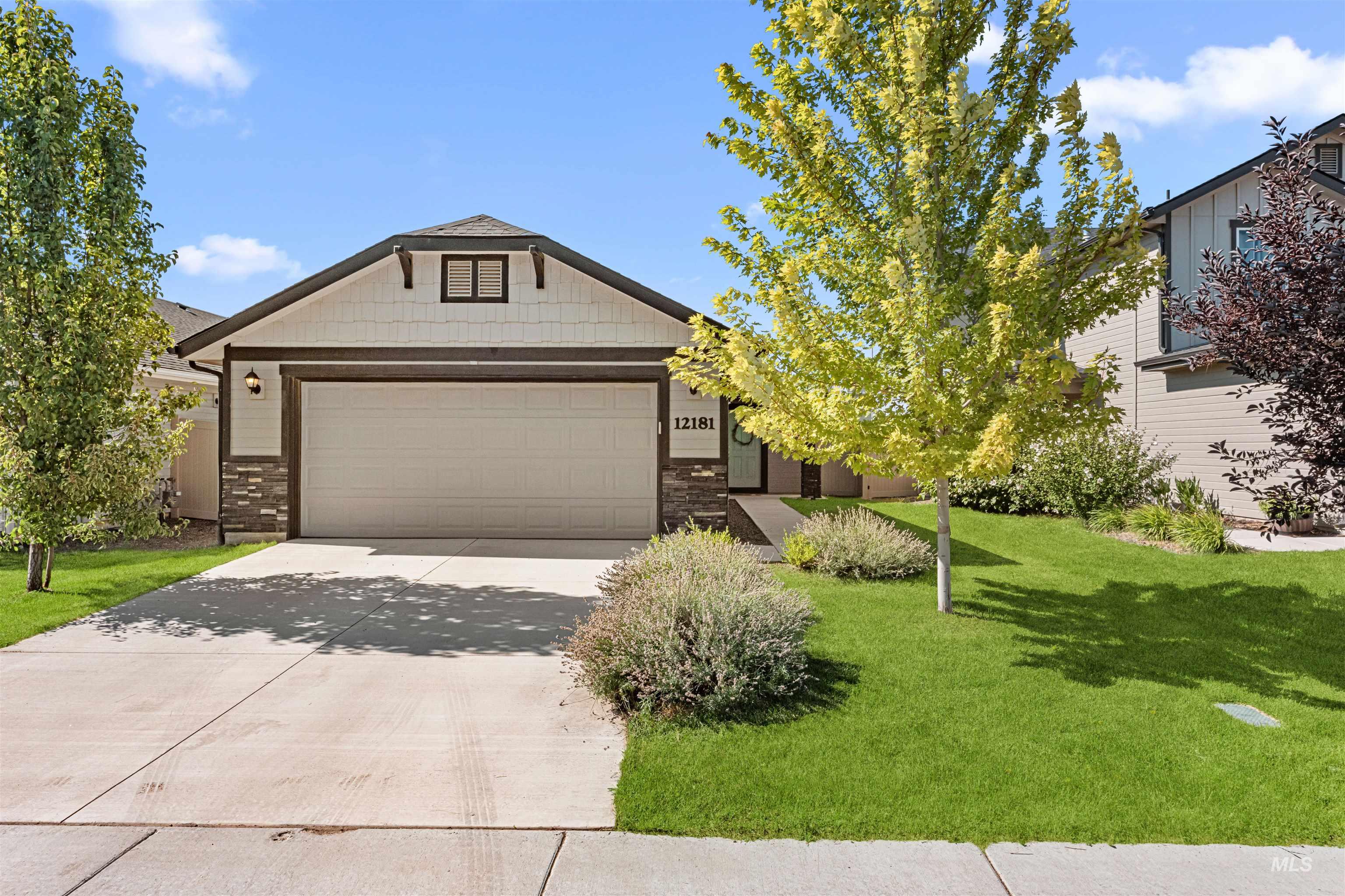 12181 W Greenstone St Property Photo 1