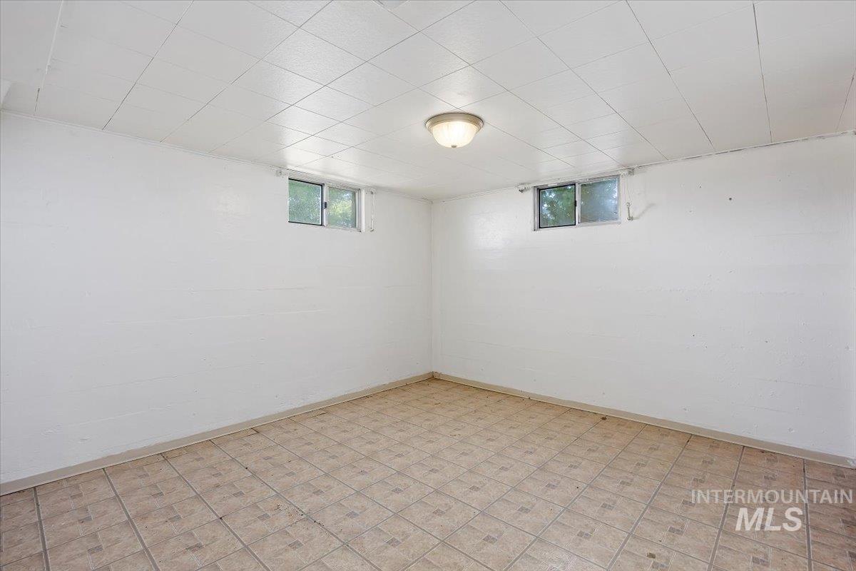 702 W 400 N Property Photo 24