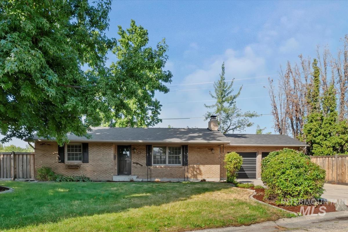 417 W Bass Property Photo 1