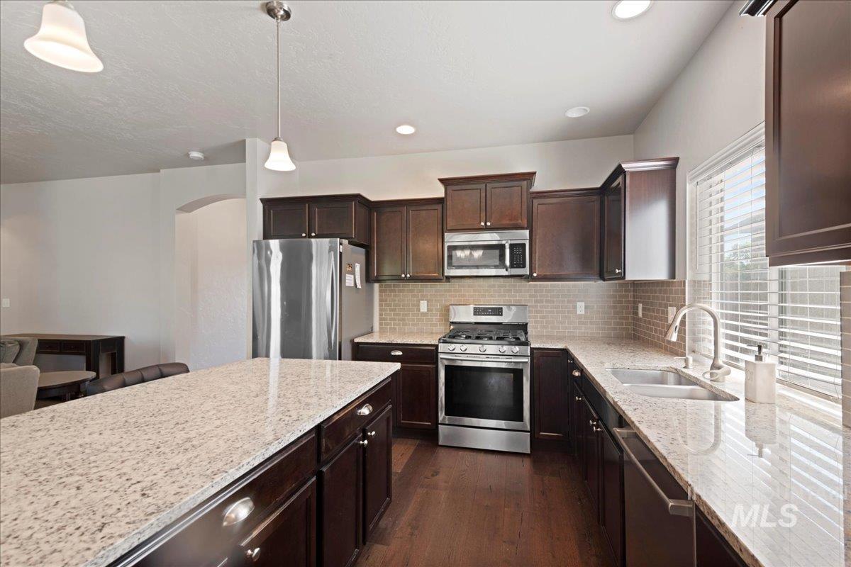 401 E Joshua Tree Dr Property Photo 12