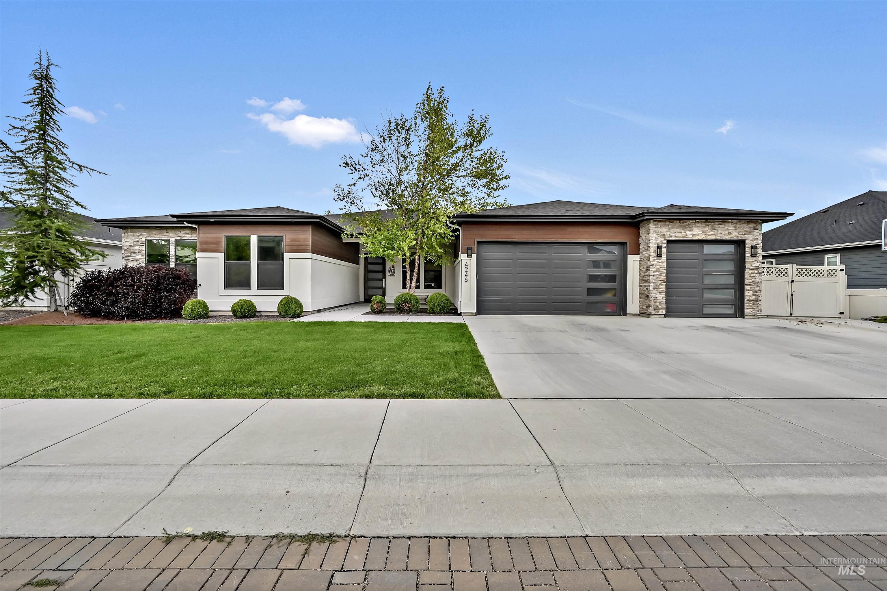 4246 W Maggio Property Photo 2