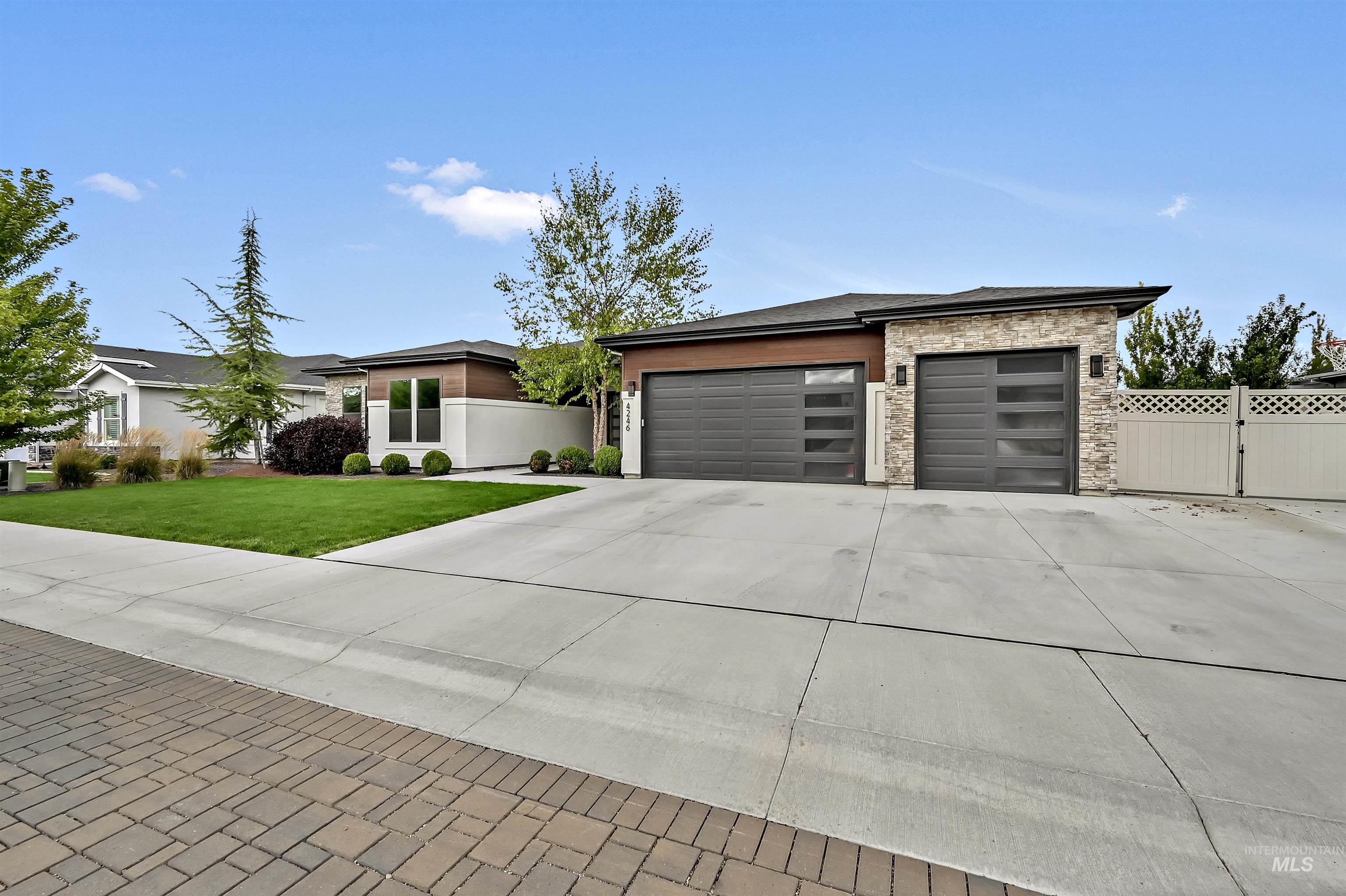 4246 W Maggio Property Photo 3