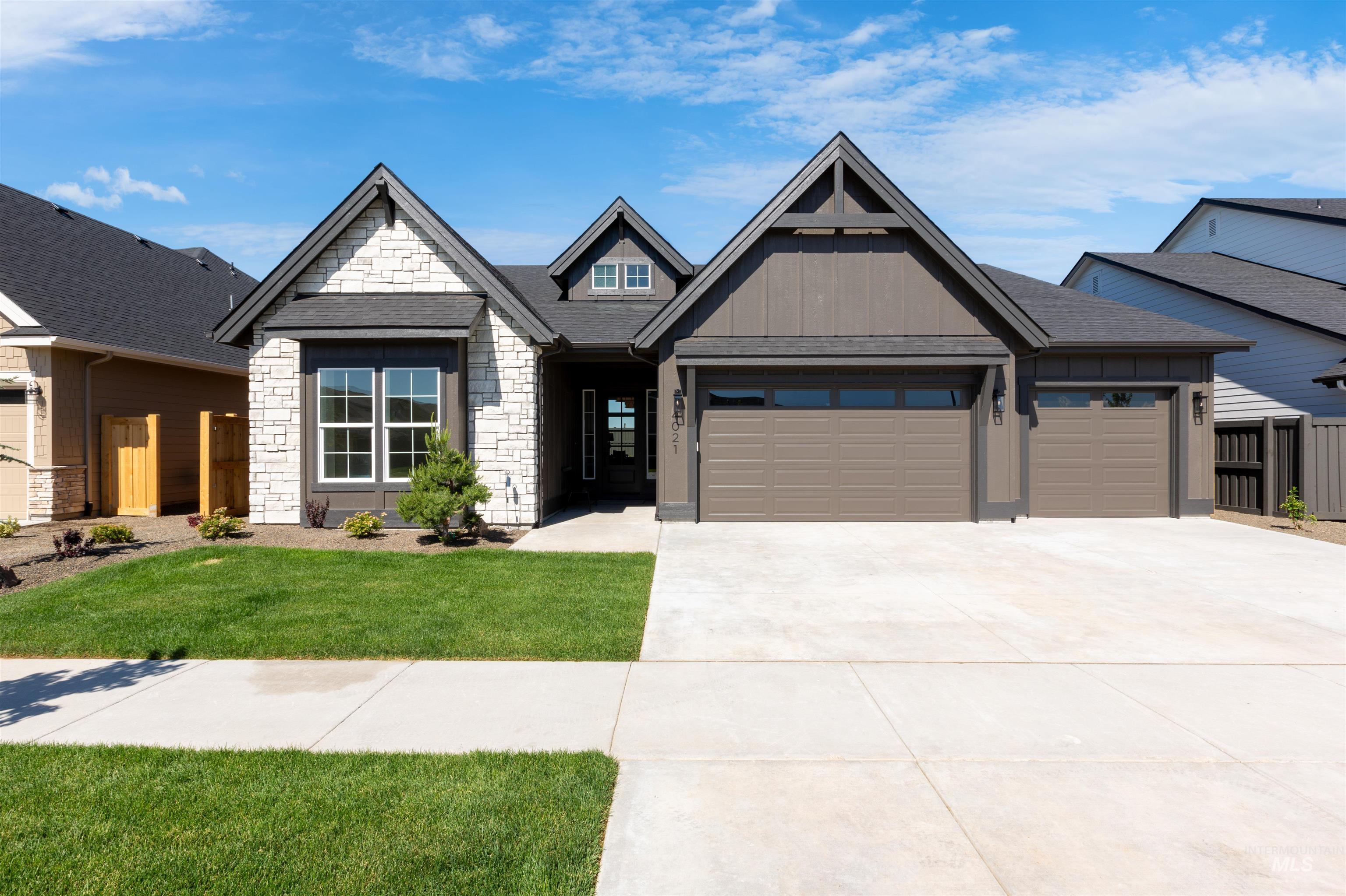 2550 E Tenzing Dr Property Photo 1