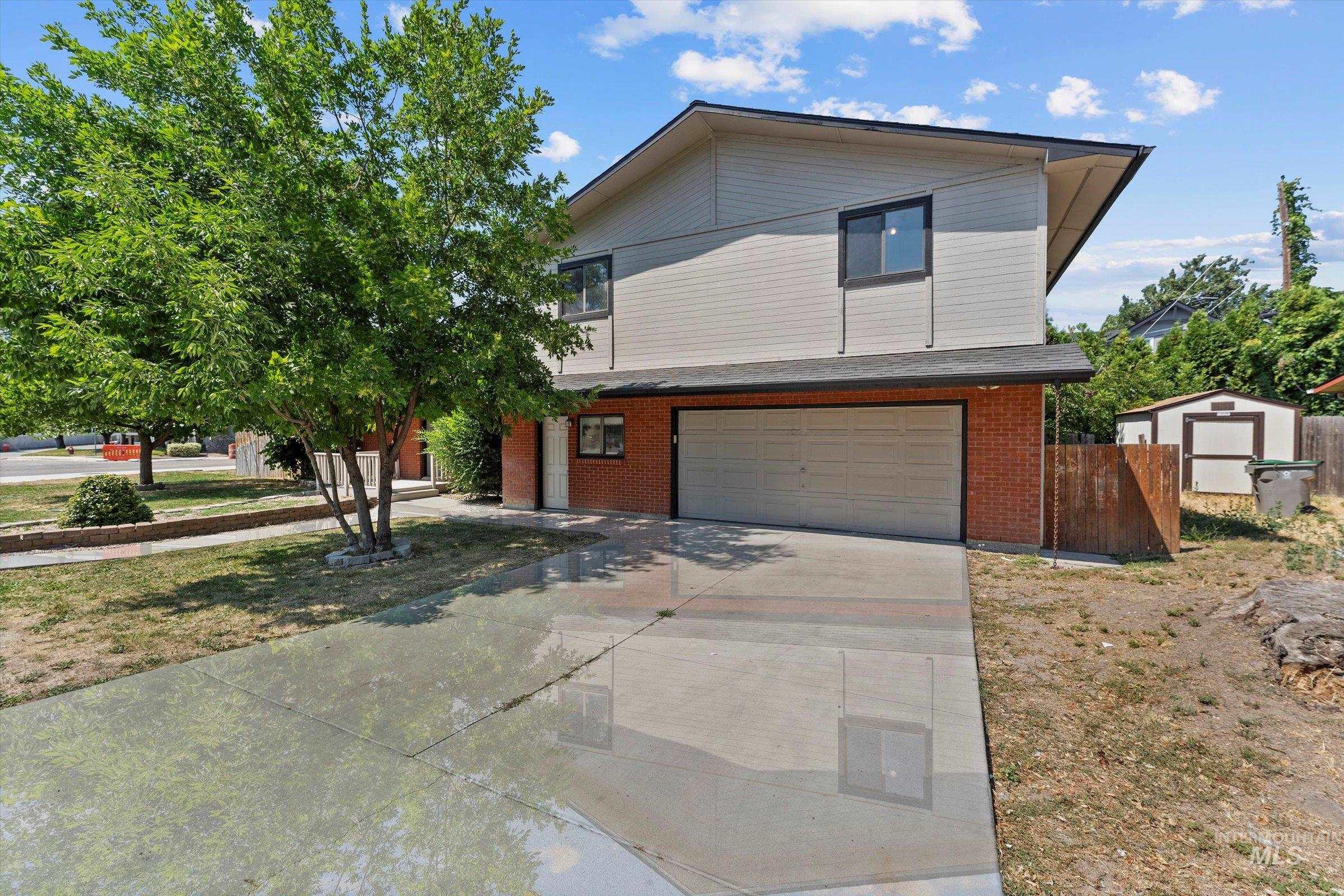 6322 W Lucky Lane