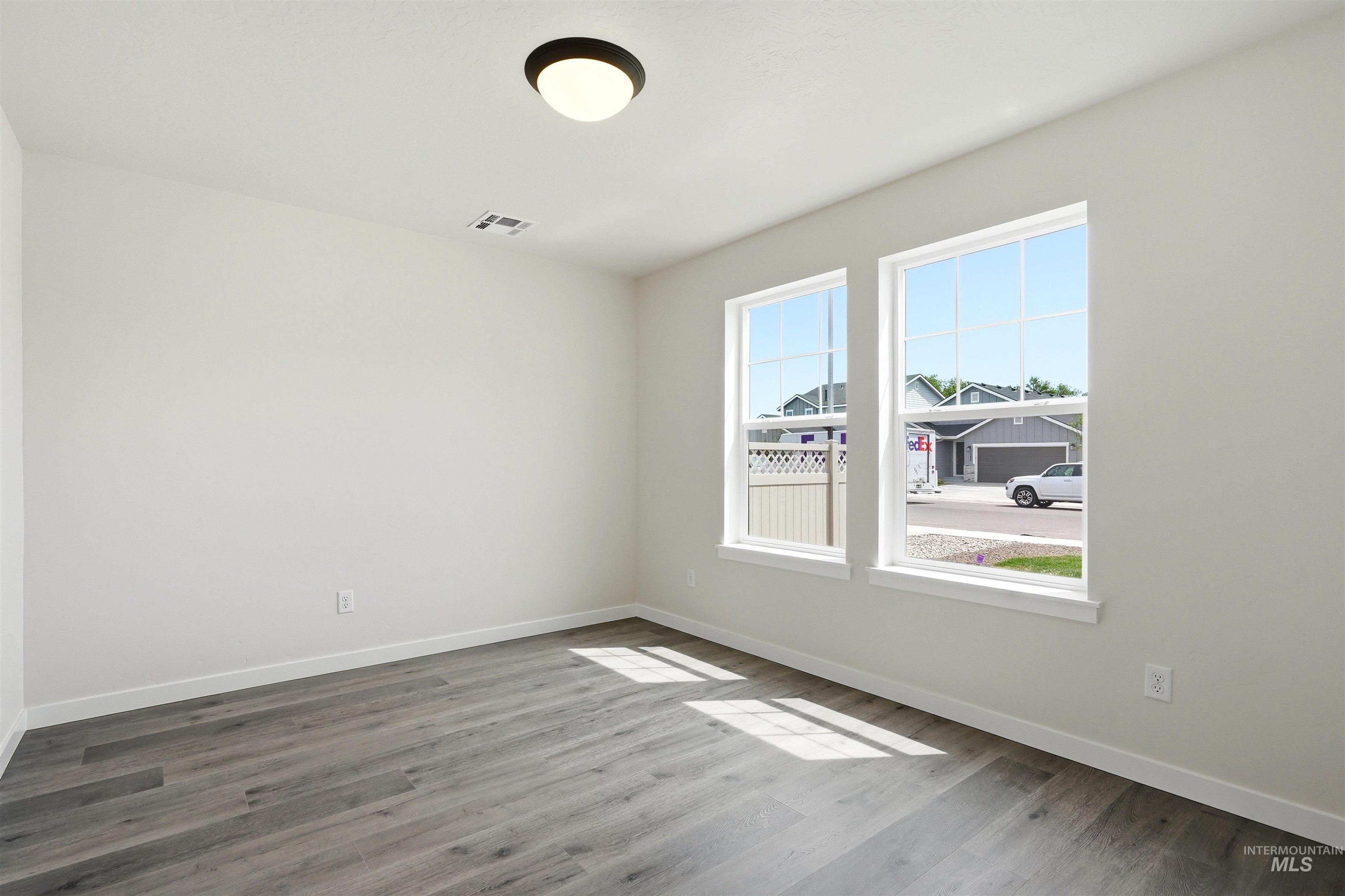 1585 Sw Silverstone Ave Property Photo 18