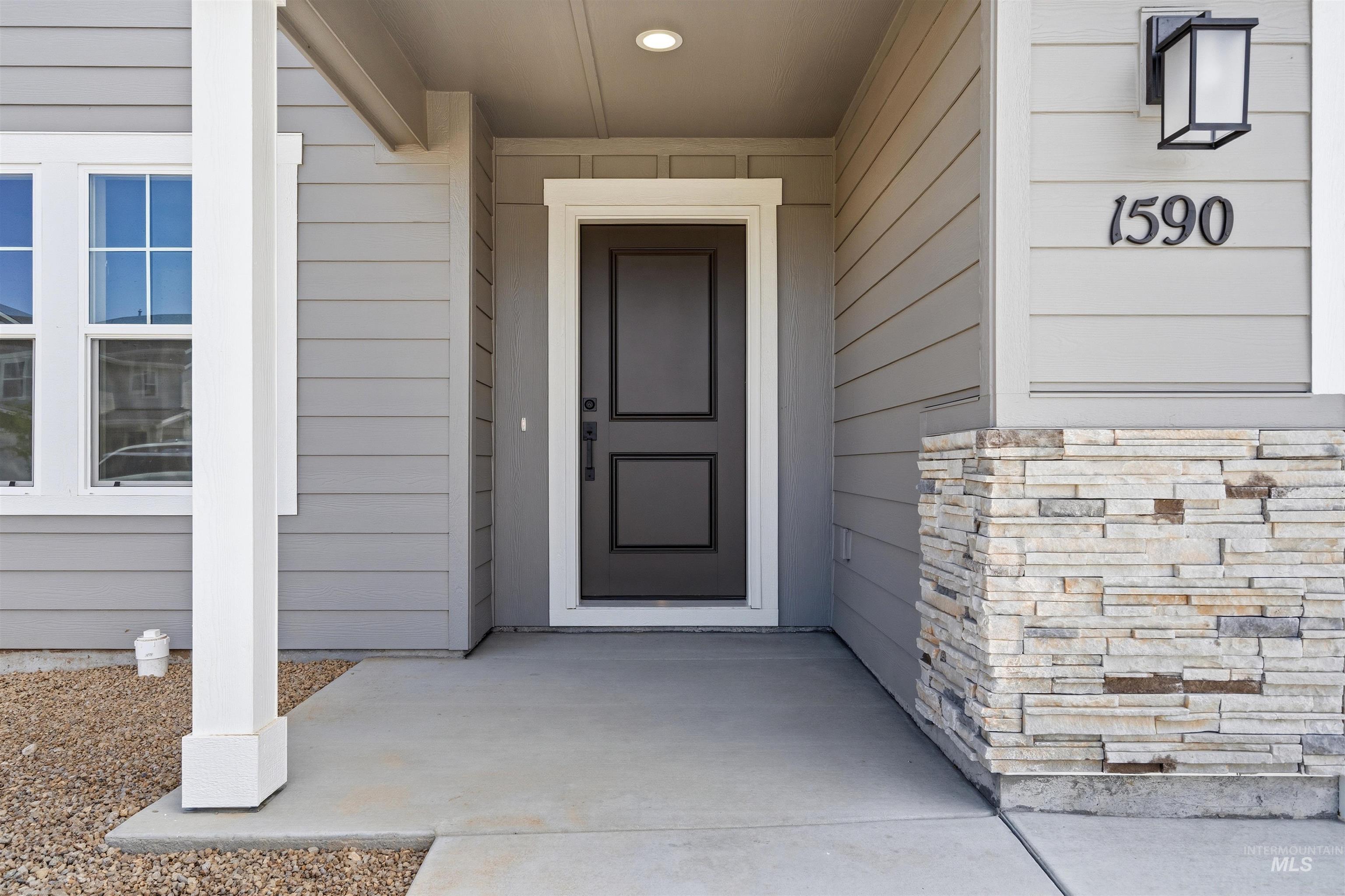 1590 Witt St Property Photo 2