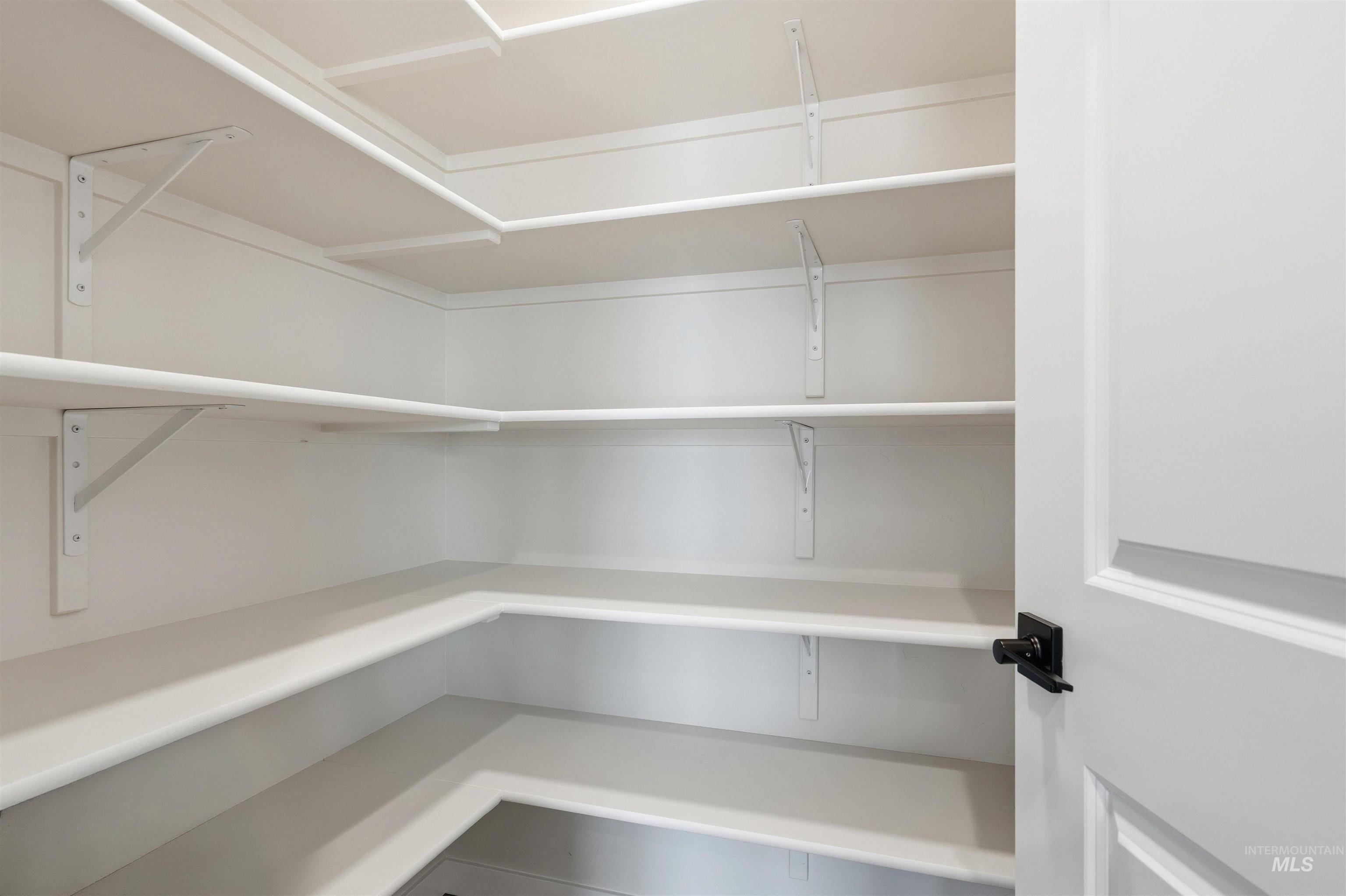 1590 Witt St Property Photo 7
