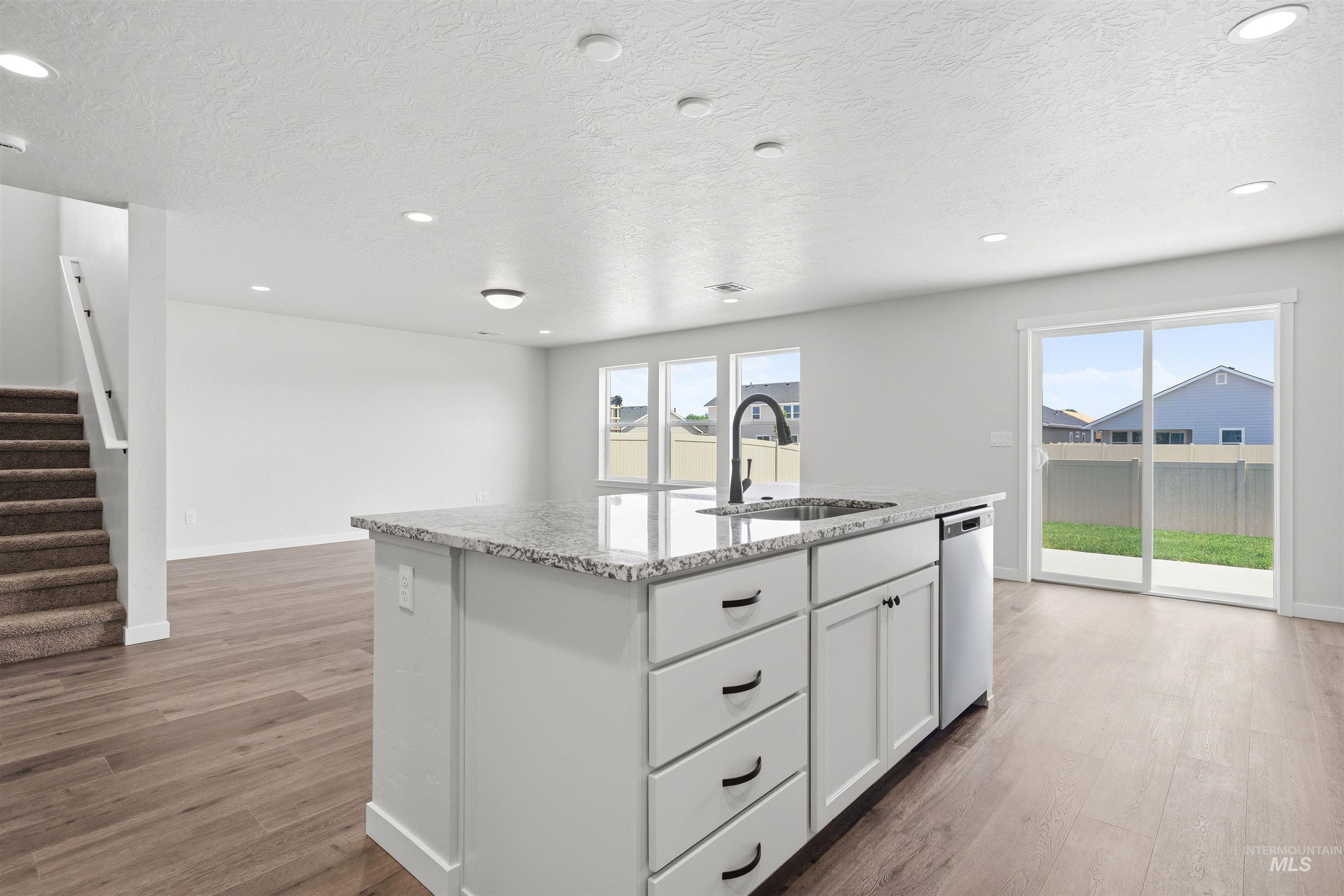 1590 Witt St Property Photo 8