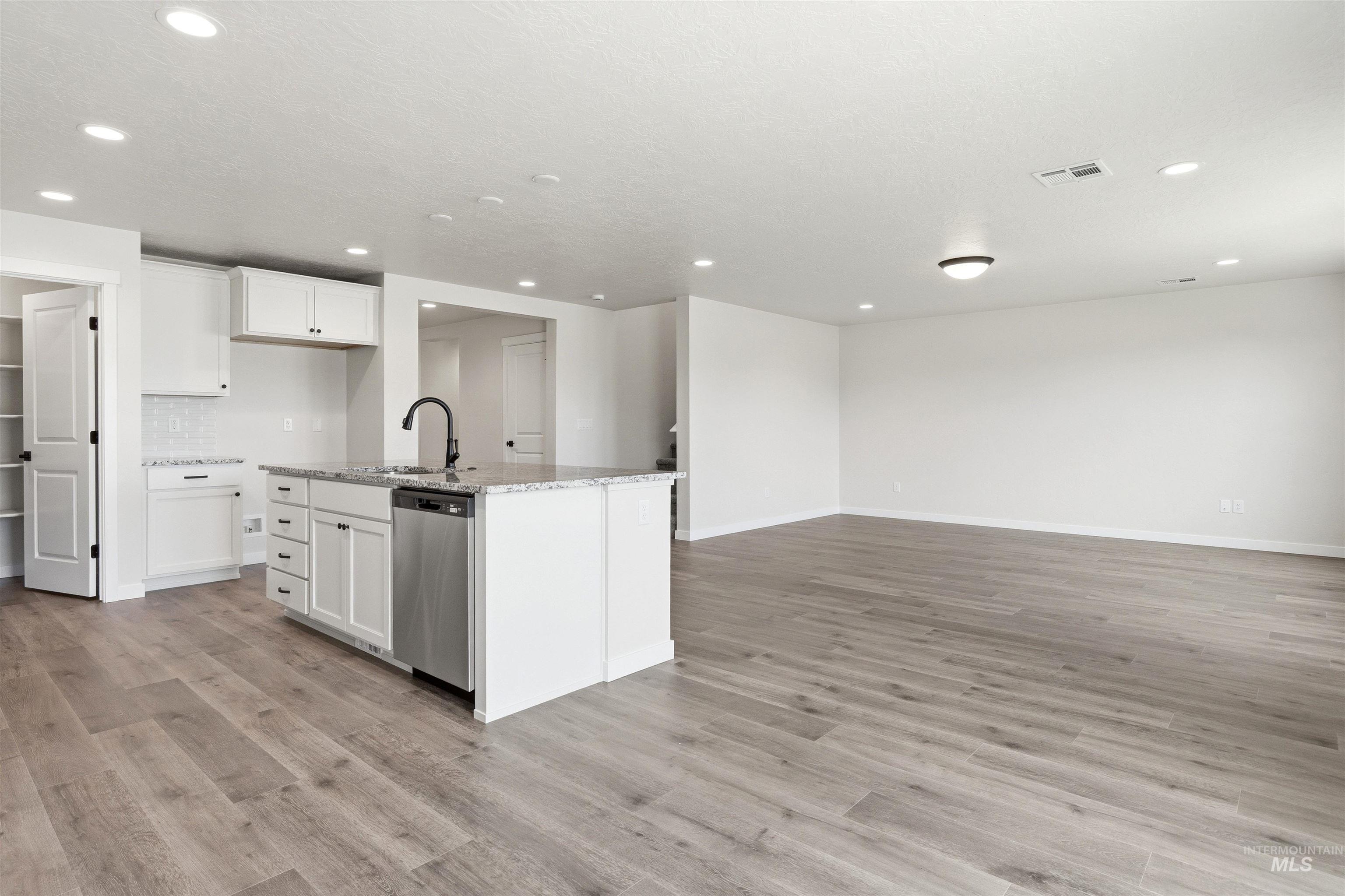 1590 Witt St Property Photo 10