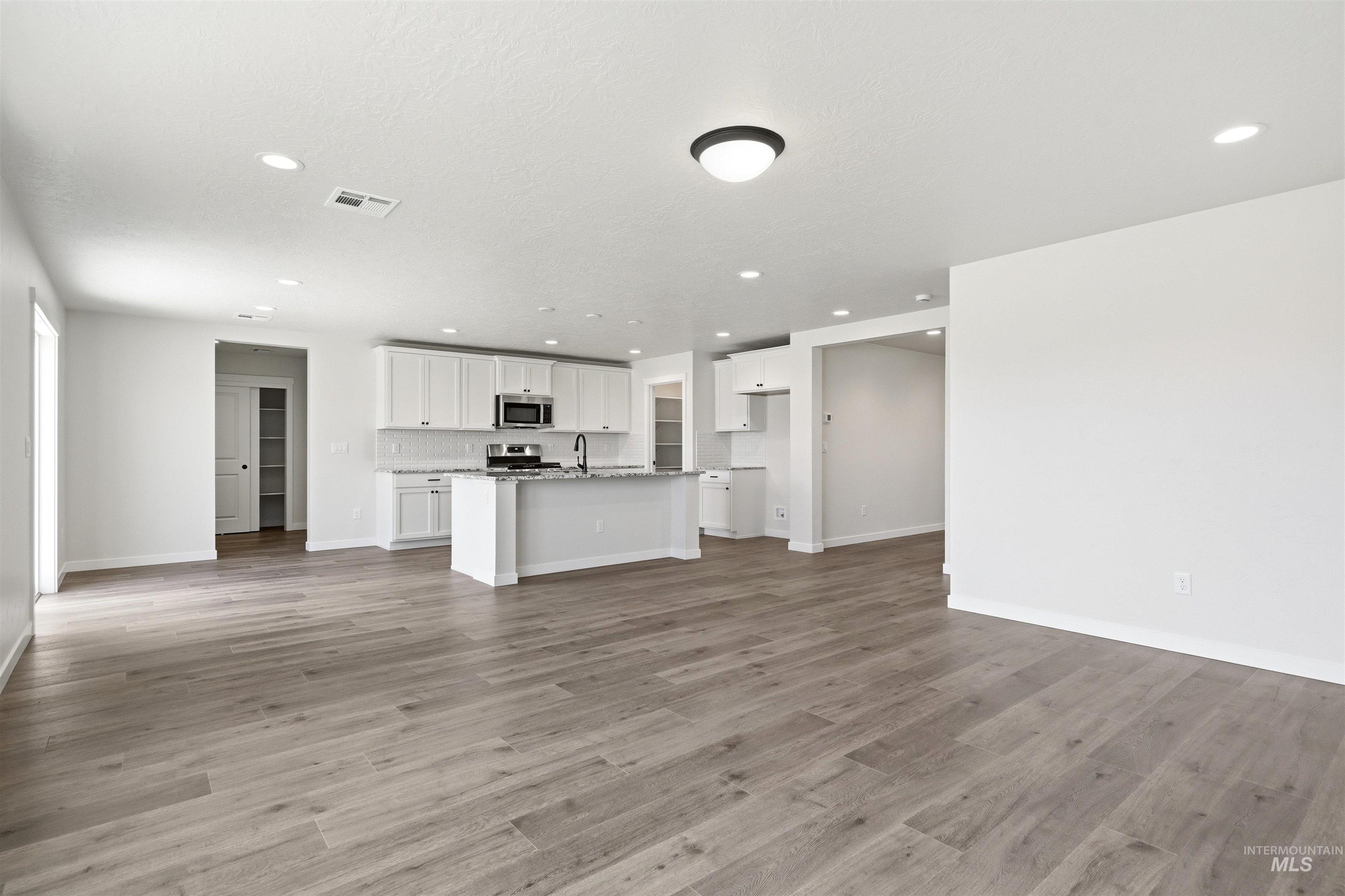 1590 Witt St Property Photo 11