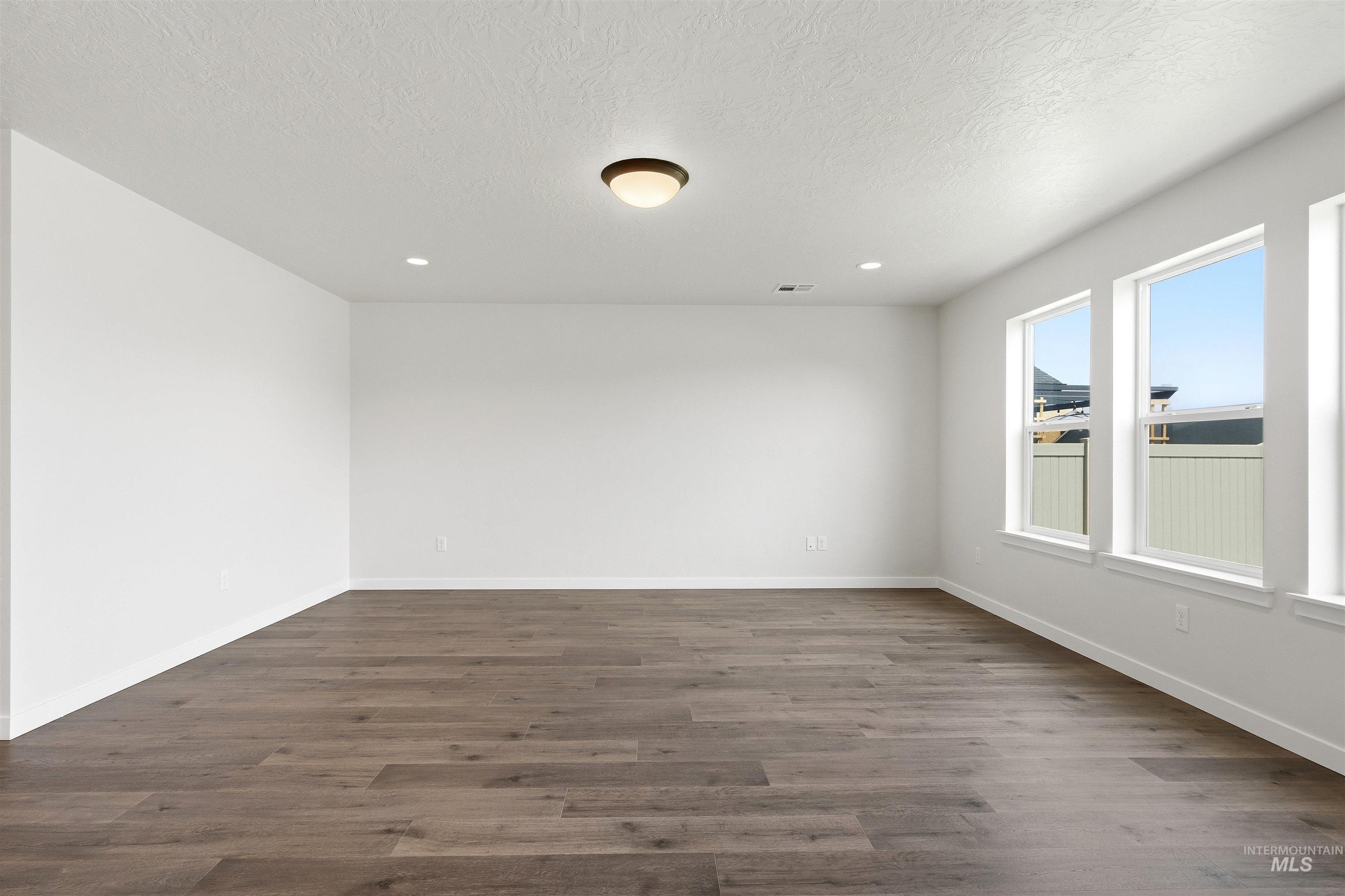 1590 Witt St Property Photo 12