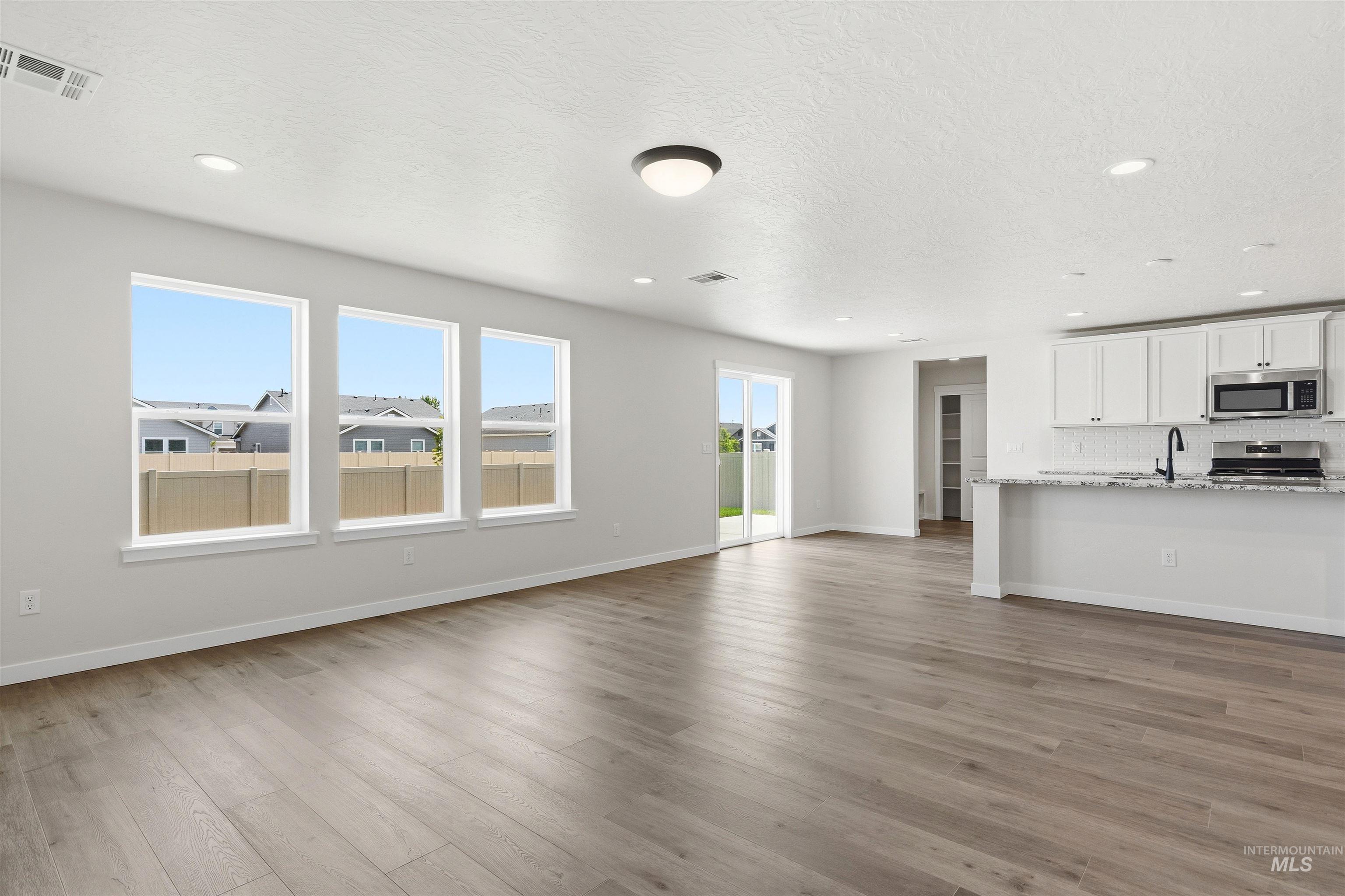 1590 Witt St Property Photo 13