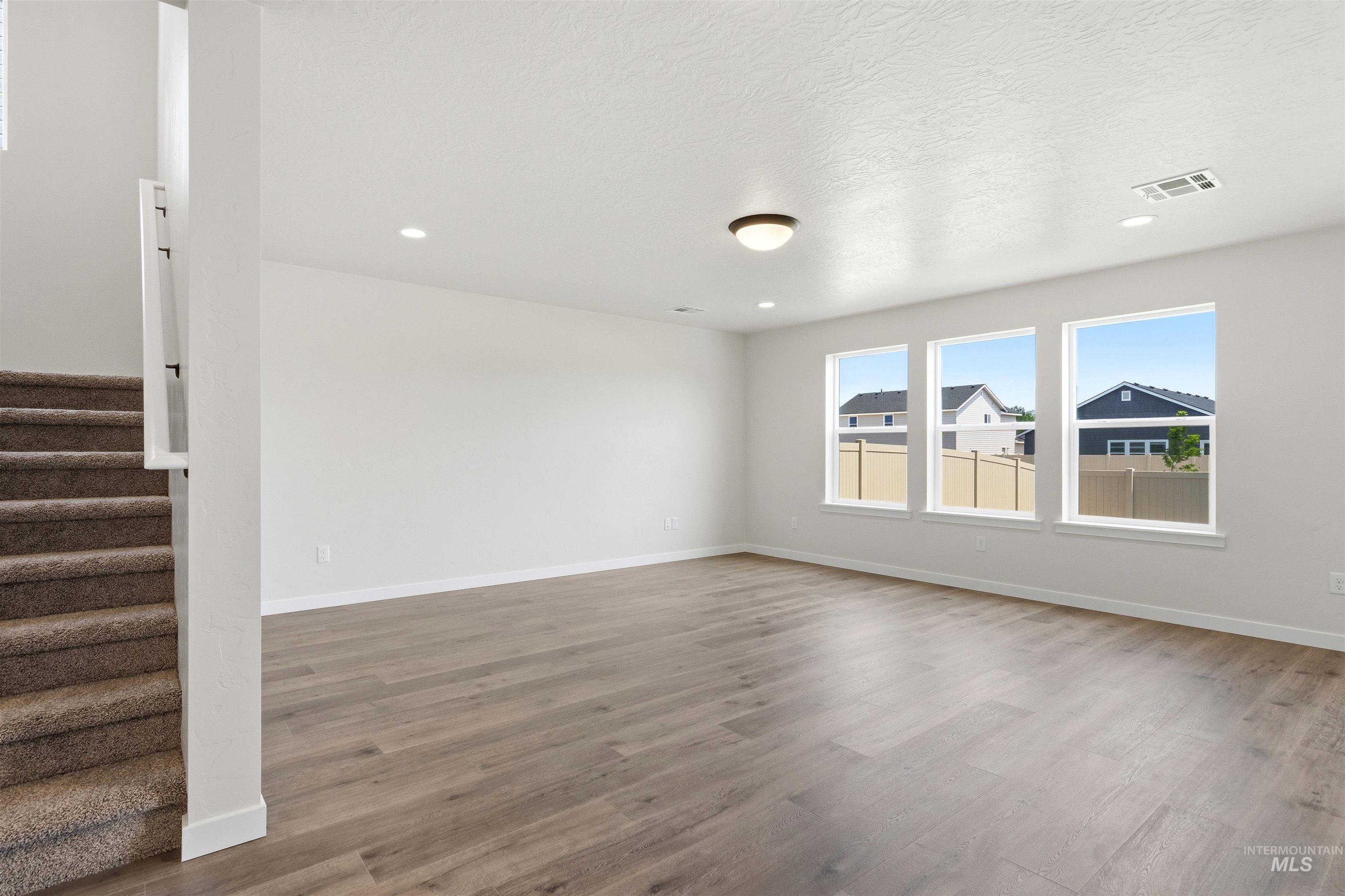 1590 Witt St Property Photo 14