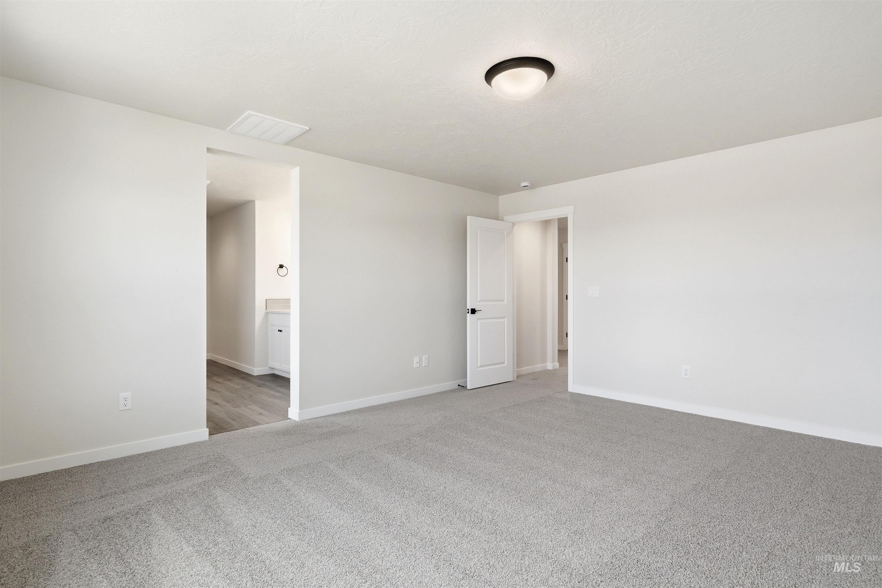 1590 Witt St Property Photo 16