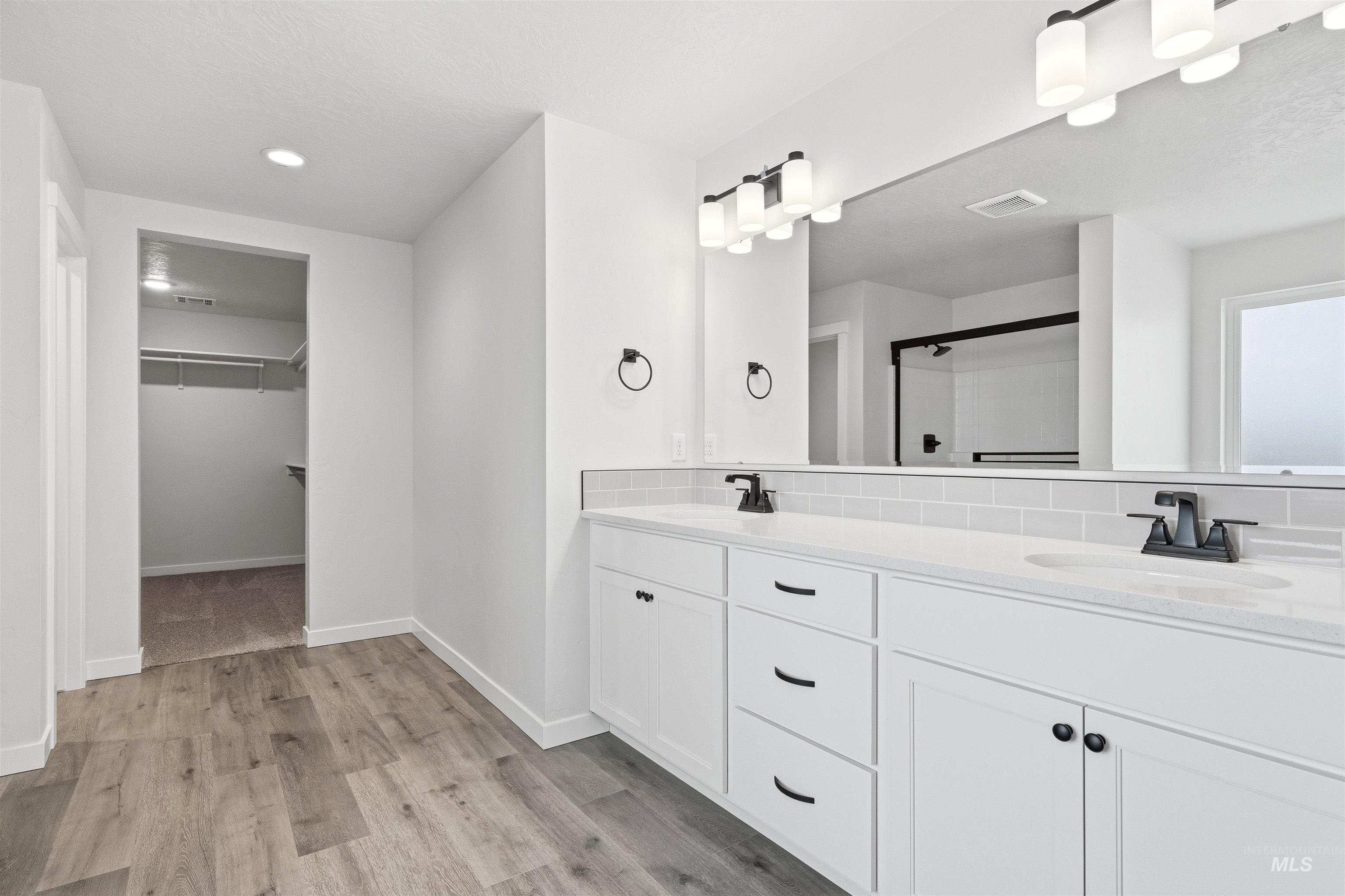1590 Witt St Property Photo 17