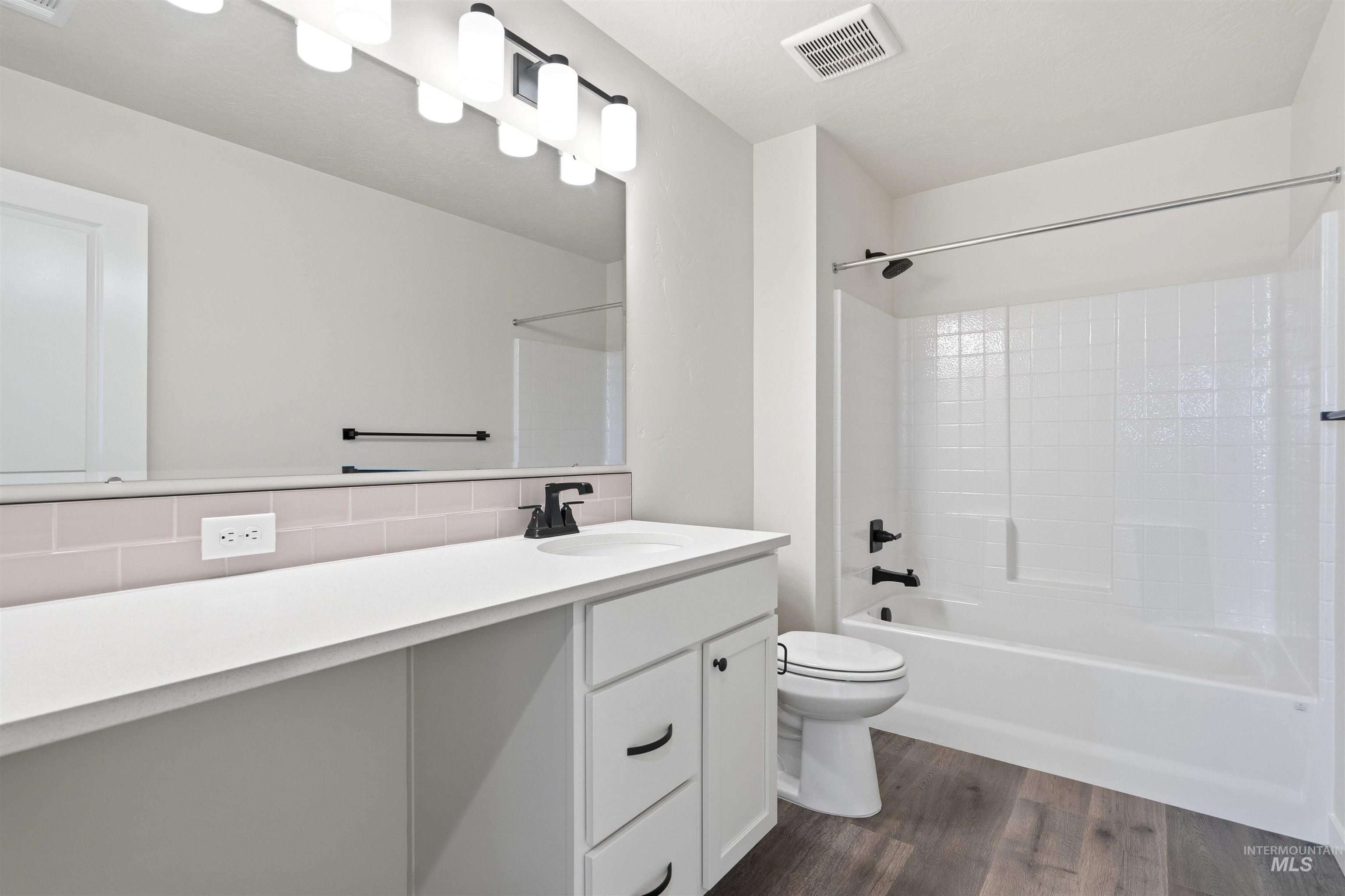 1590 Witt St Property Photo 20