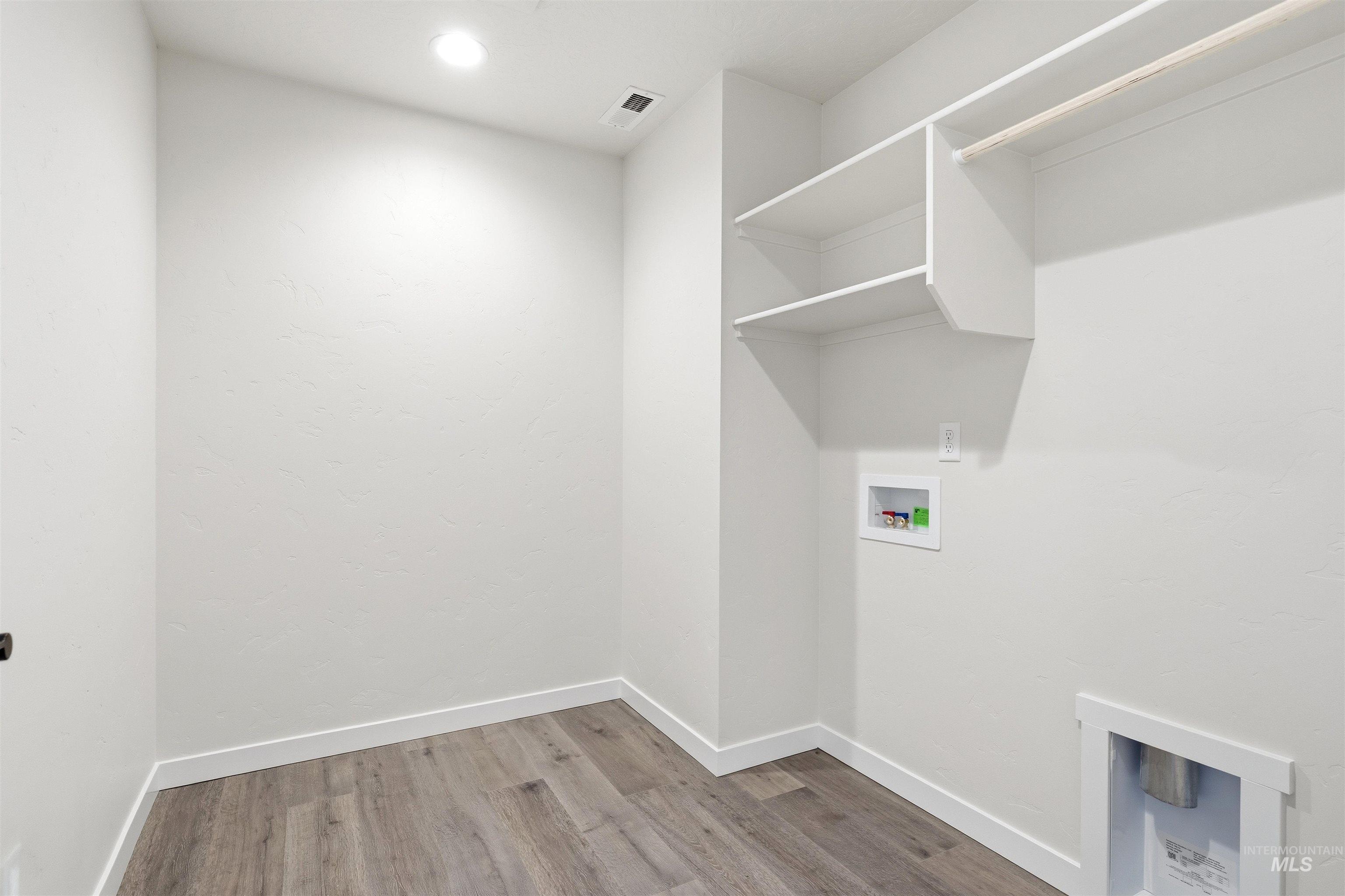 1590 Witt St Property Photo 27
