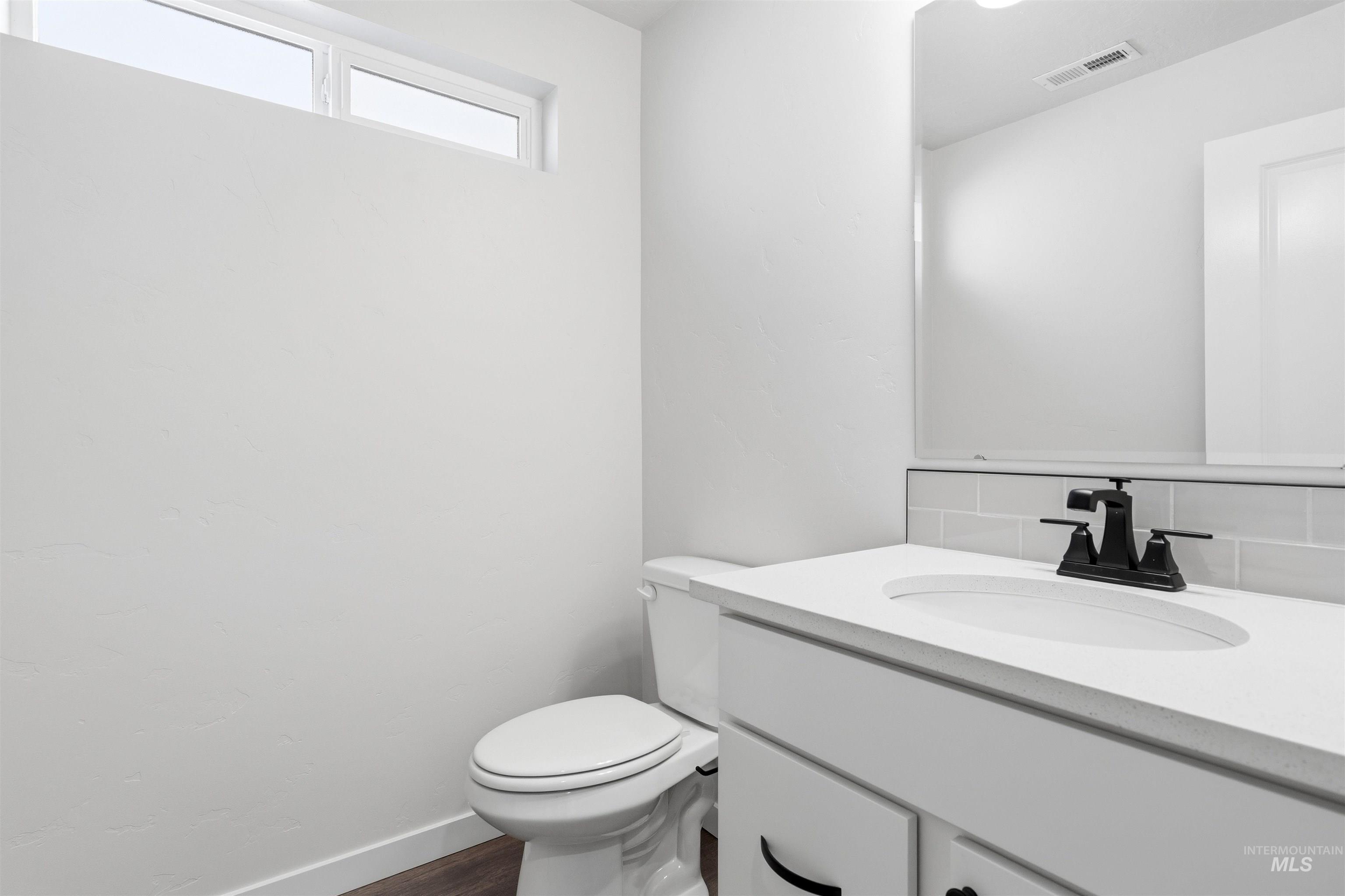 1590 Witt St Property Photo 32