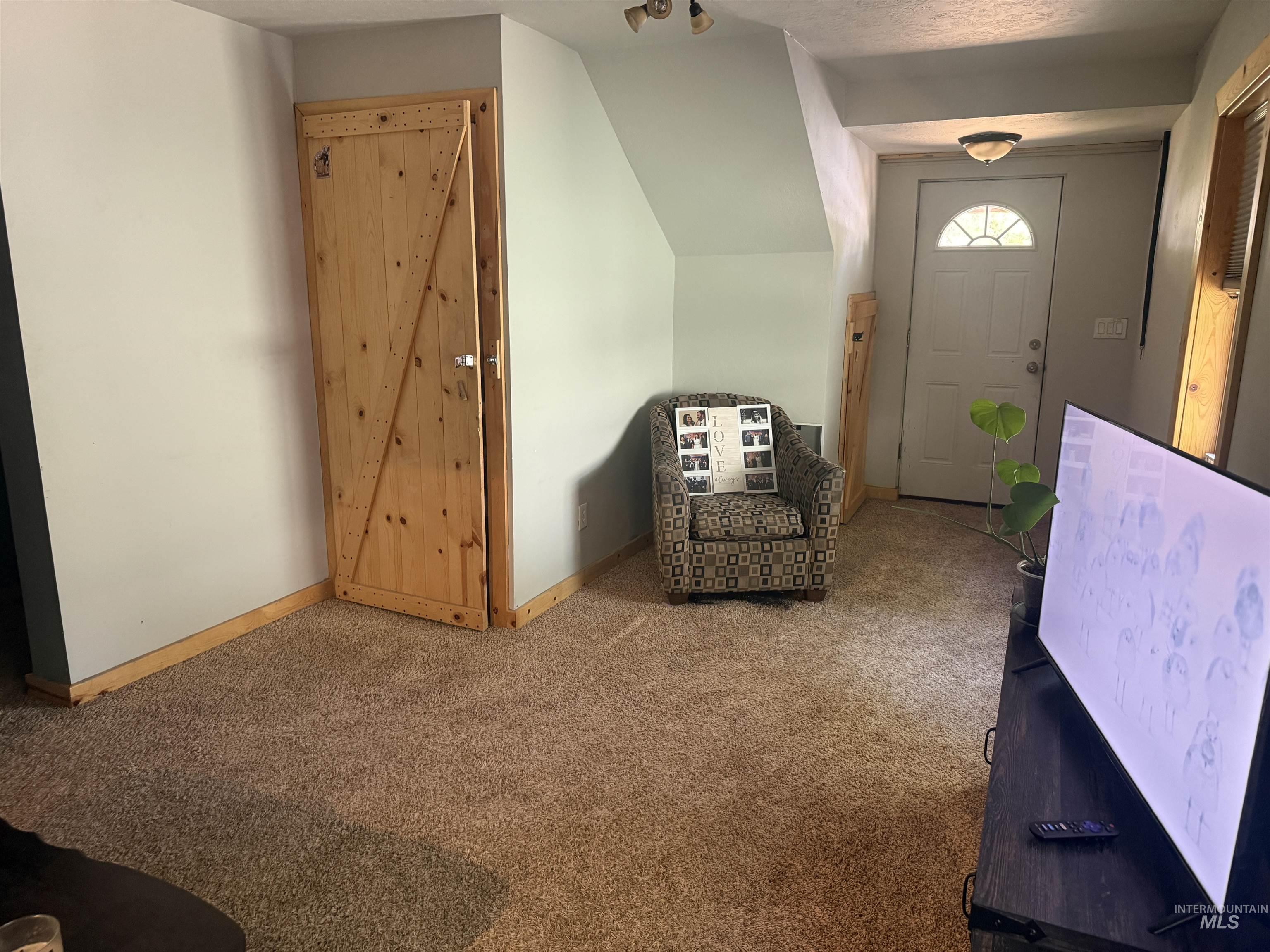 305 Bannock St Property Photo 6