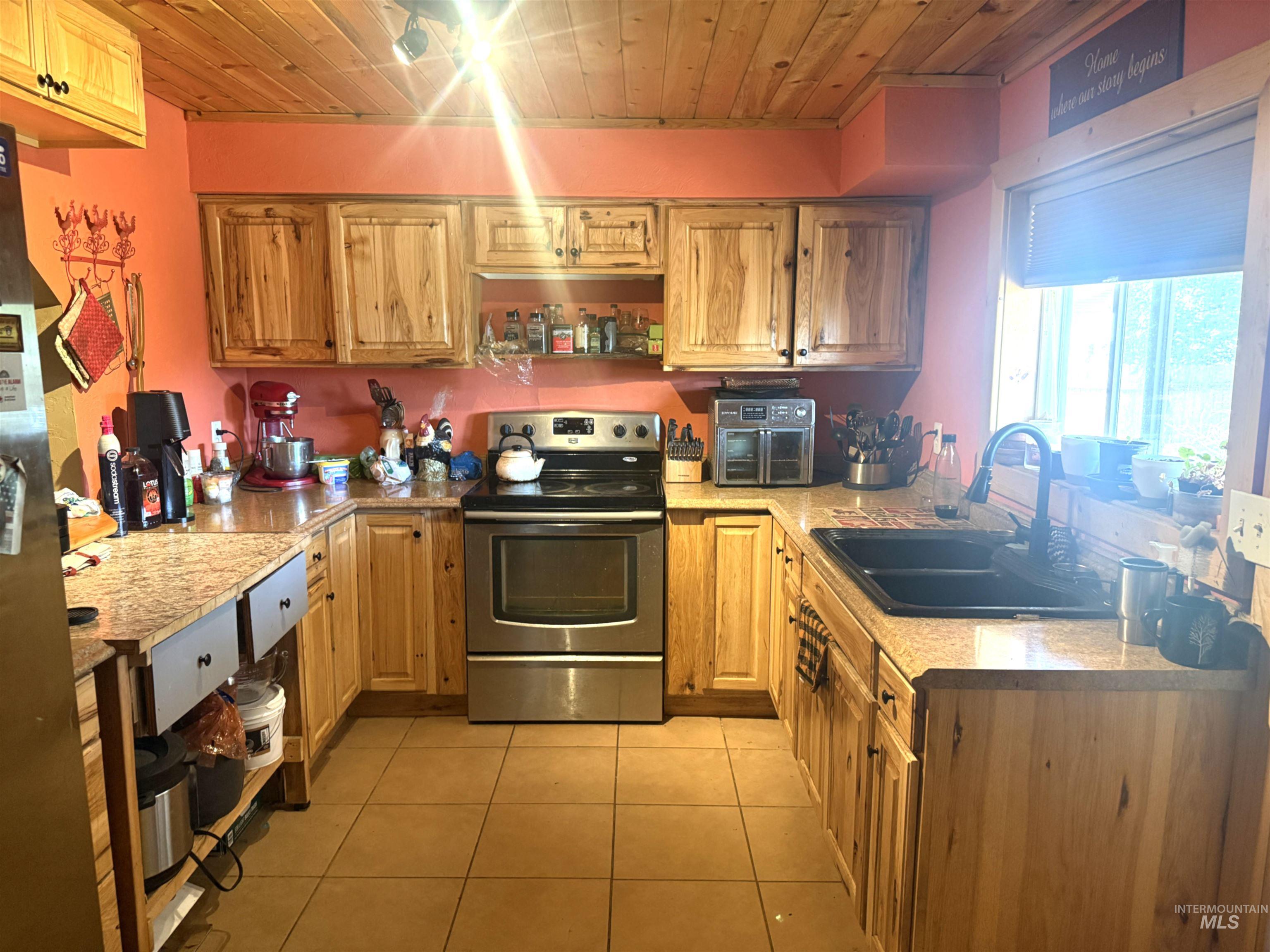 305 Bannock St Property Photo 7