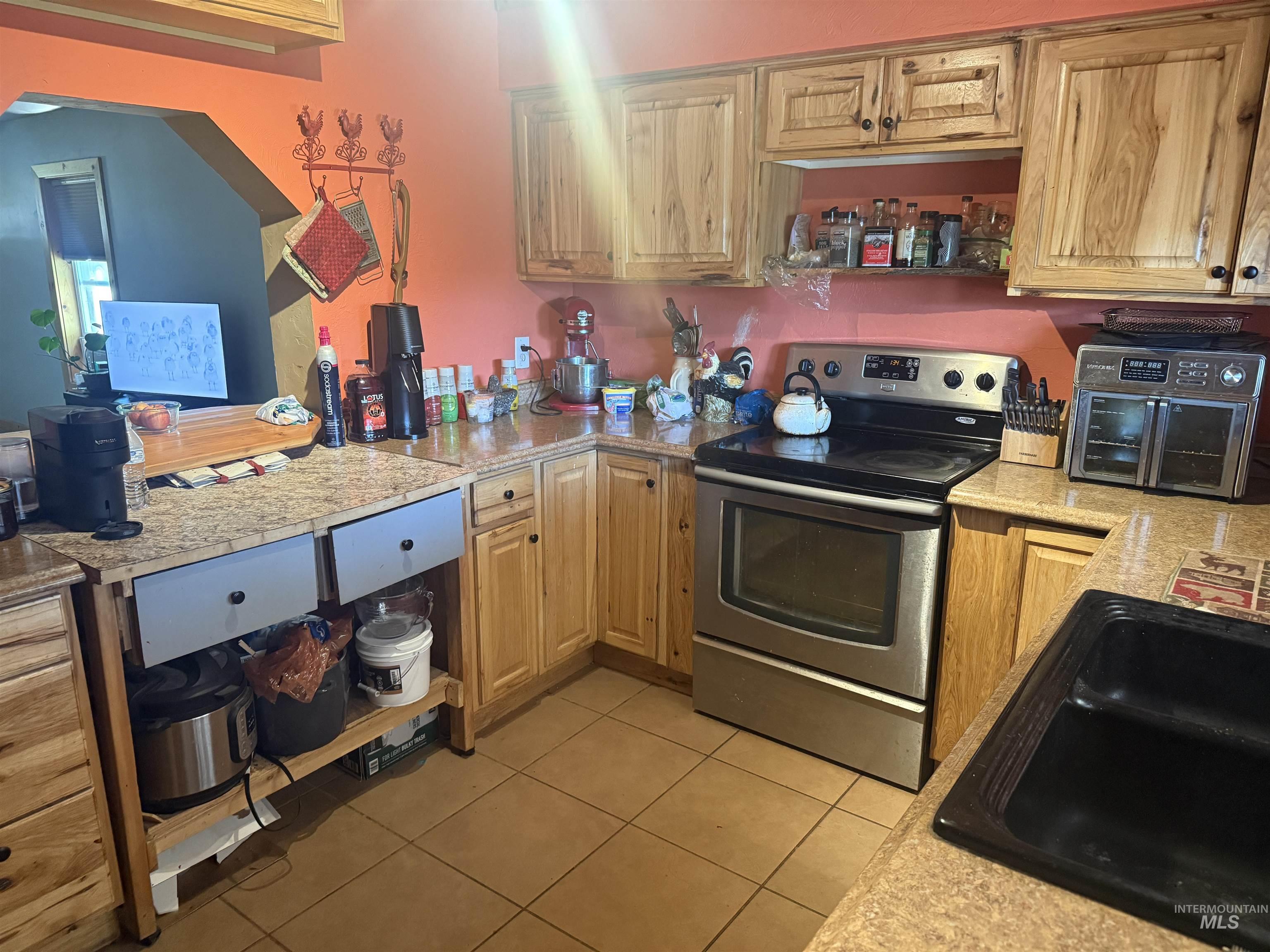 305 Bannock St Property Photo 8