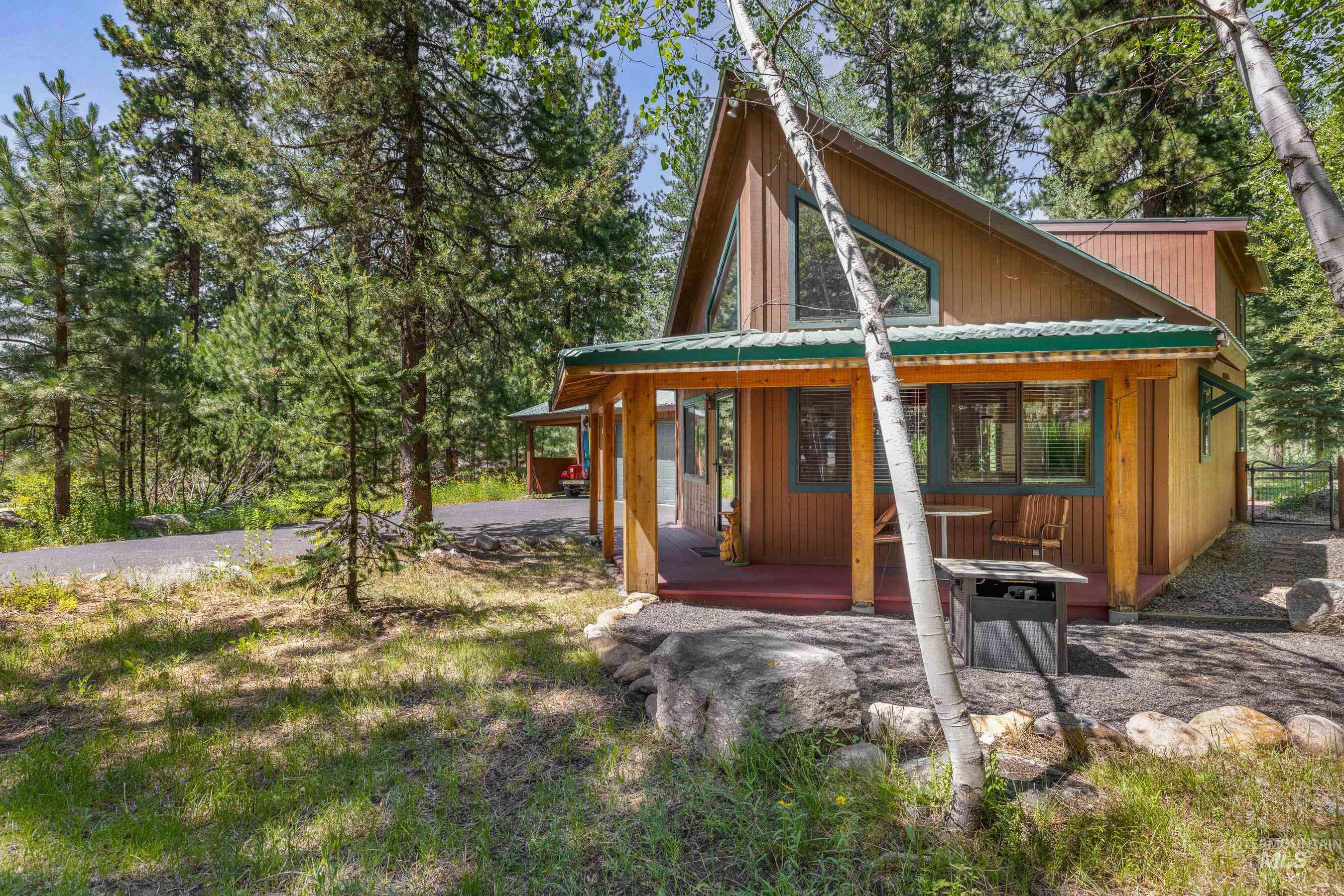 609 Woodlands Drive Property Photo 1