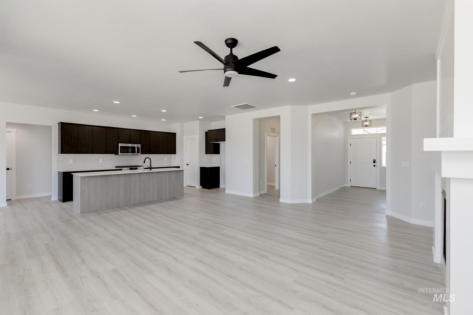 2355 N Carly Ave Property Photo 9