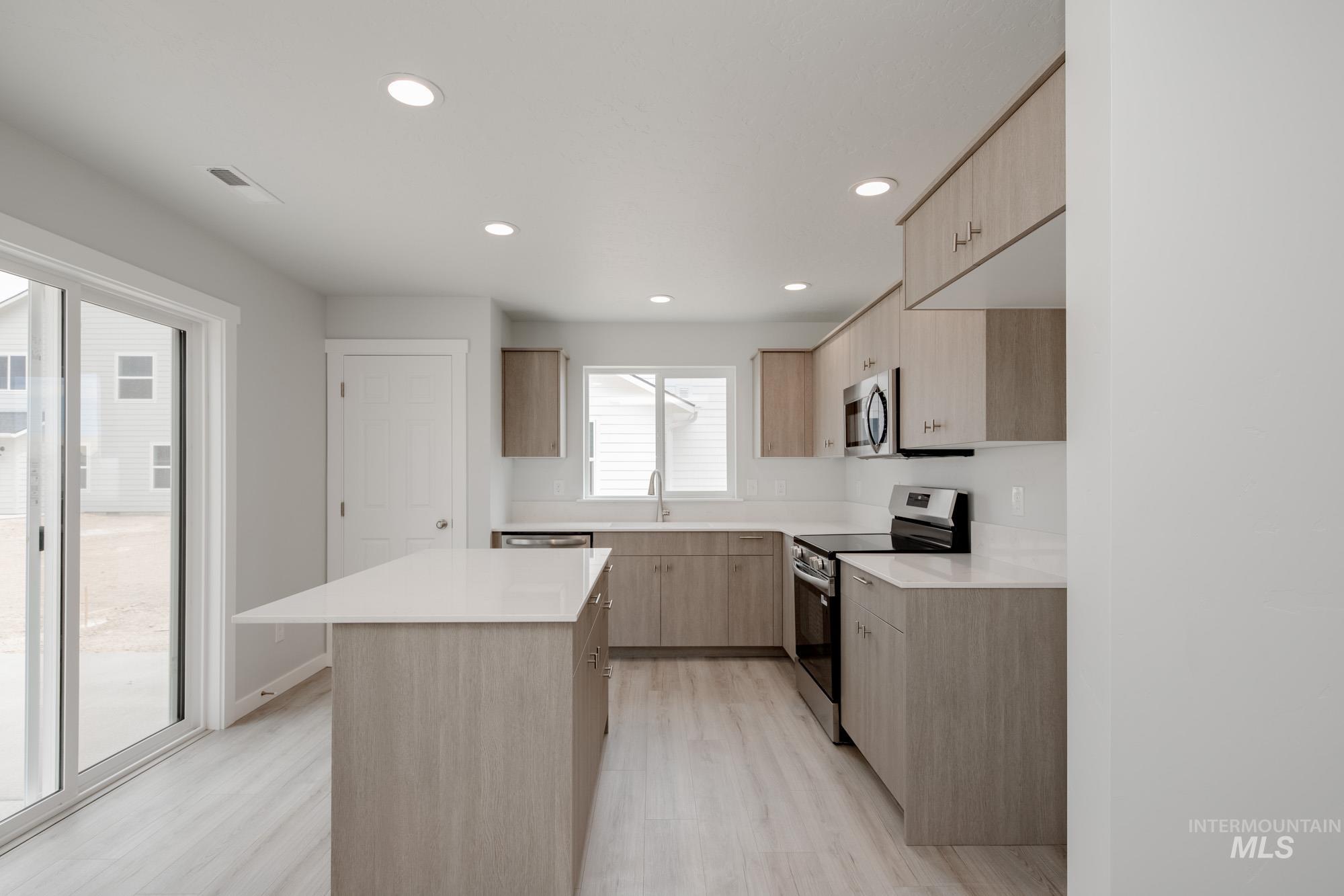 11068 Noble Dr Property Photo 3