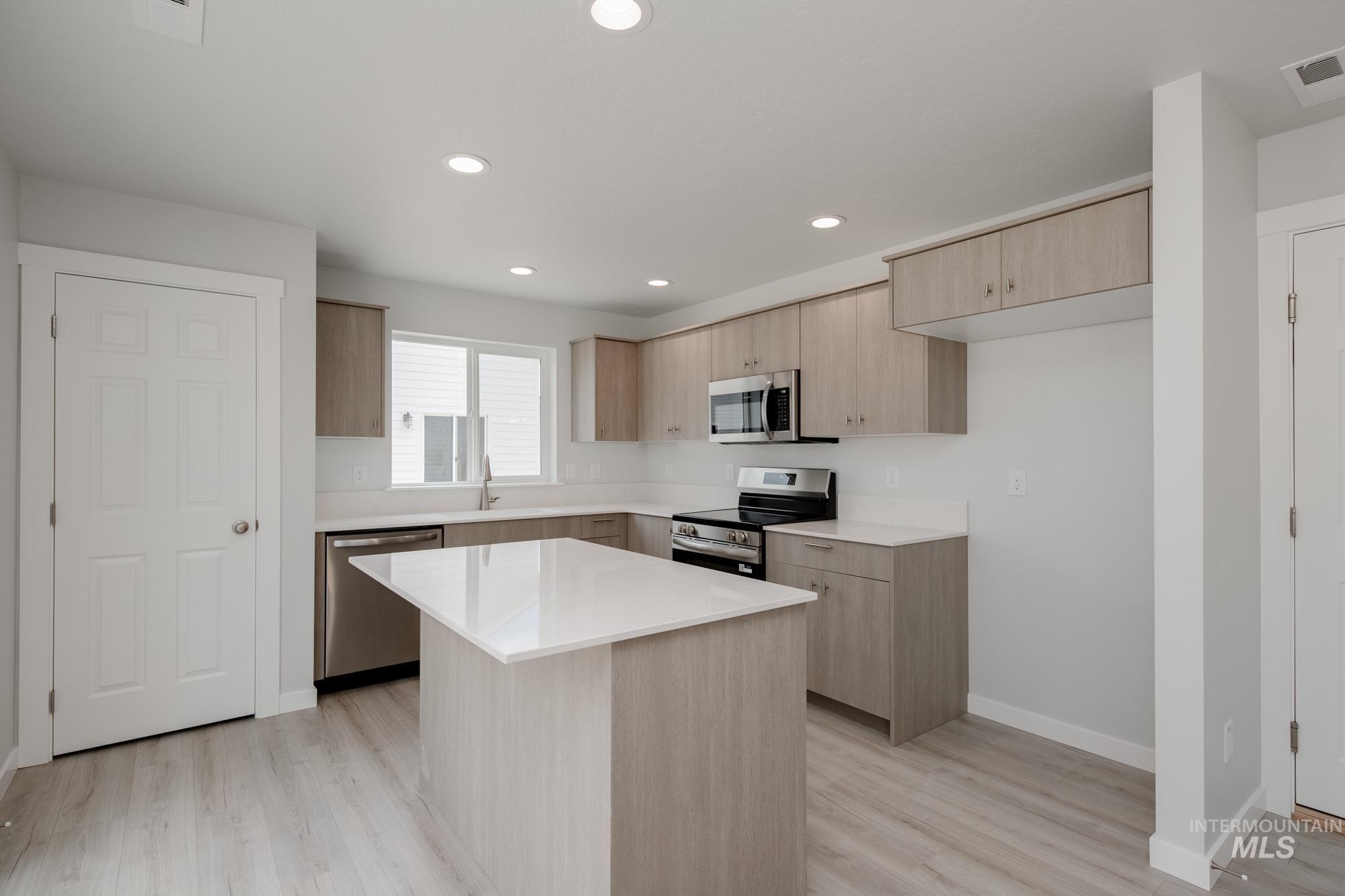 11068 Noble Dr Property Photo 4