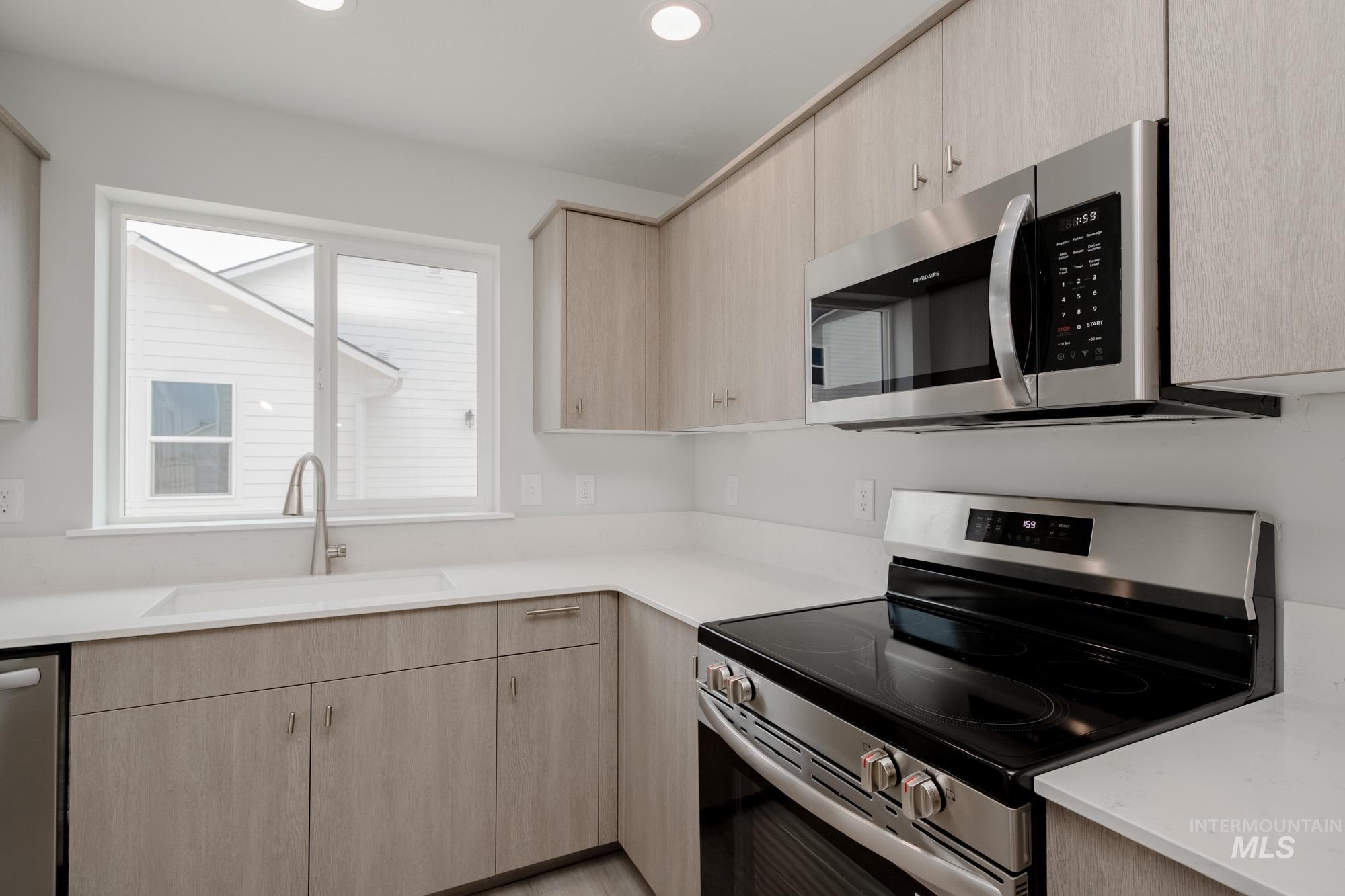 11068 Noble Dr Property Photo 6