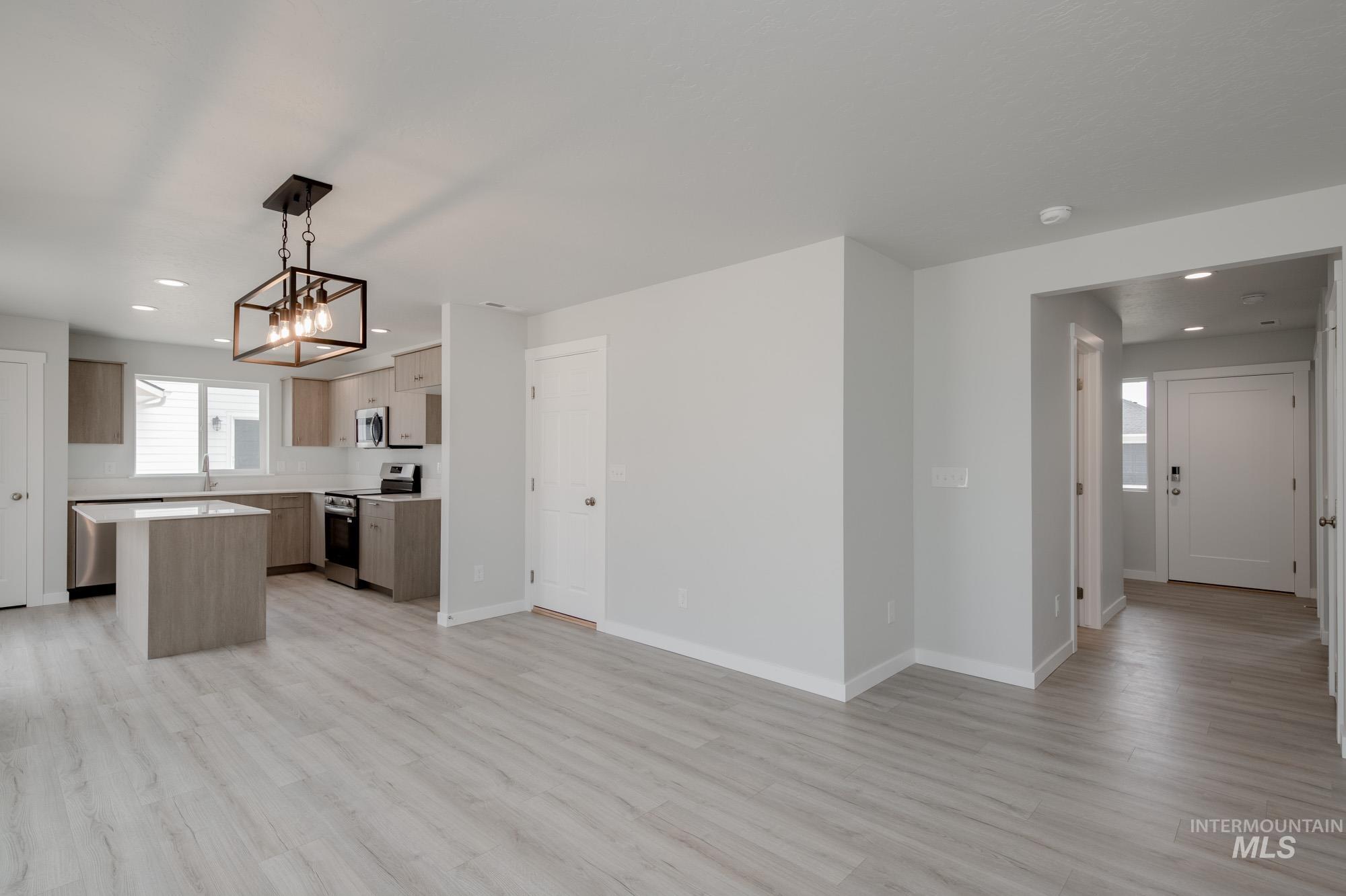 11068 Noble Dr Property Photo 9